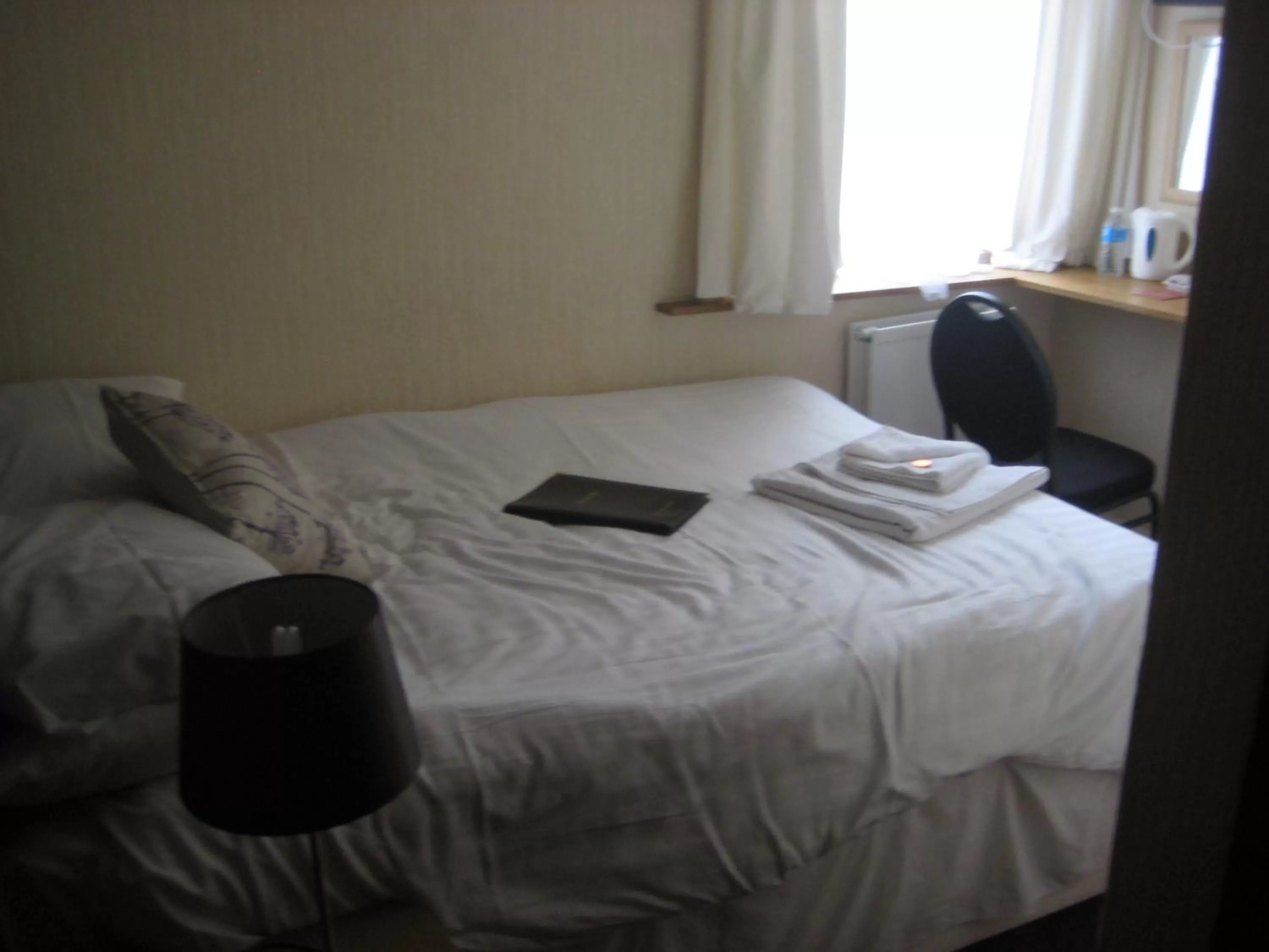 Bedroom, Bed in The Dragonfly