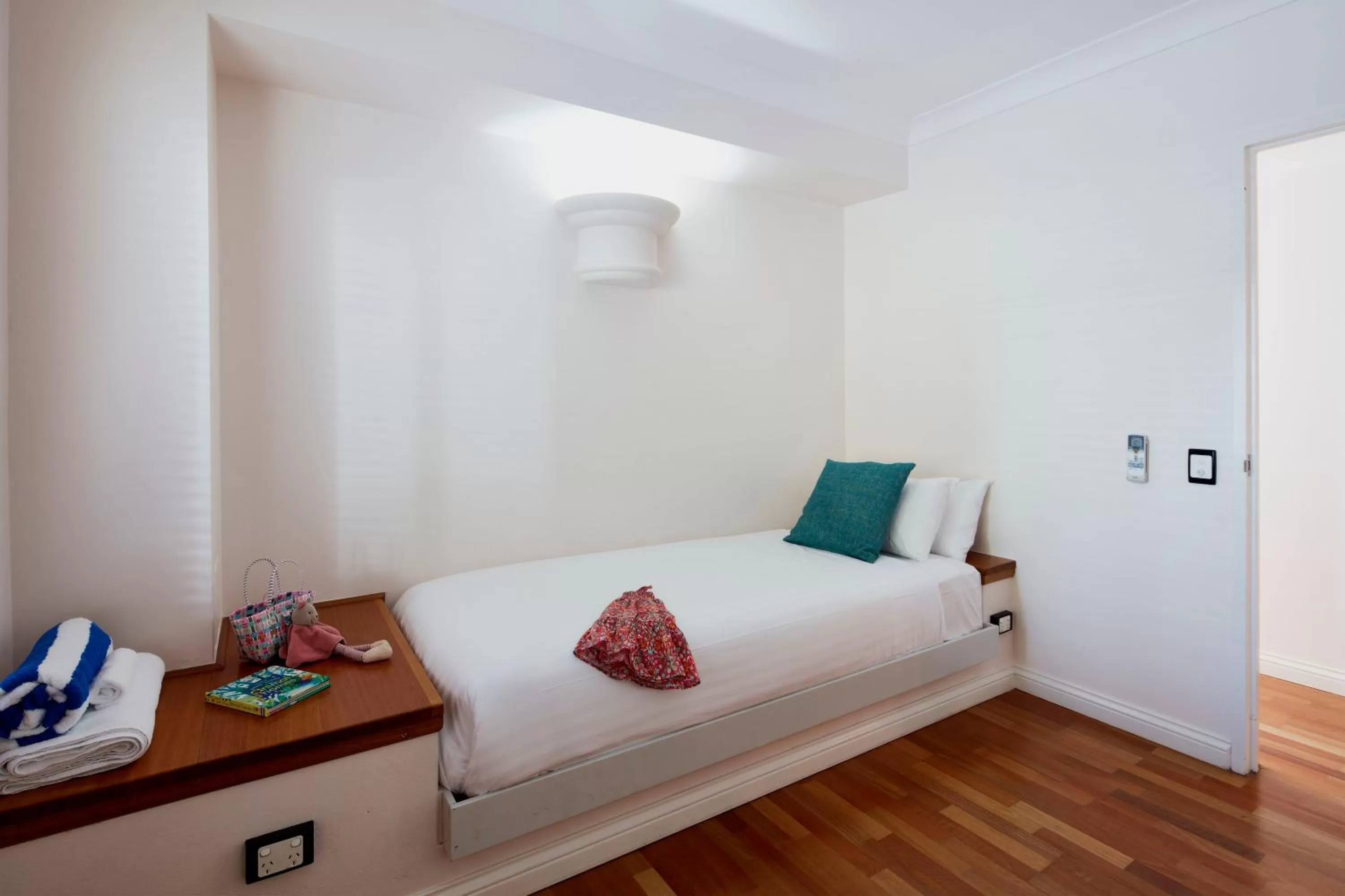 Bedroom, Bed in Alamanda Palm Cove by Lancemore