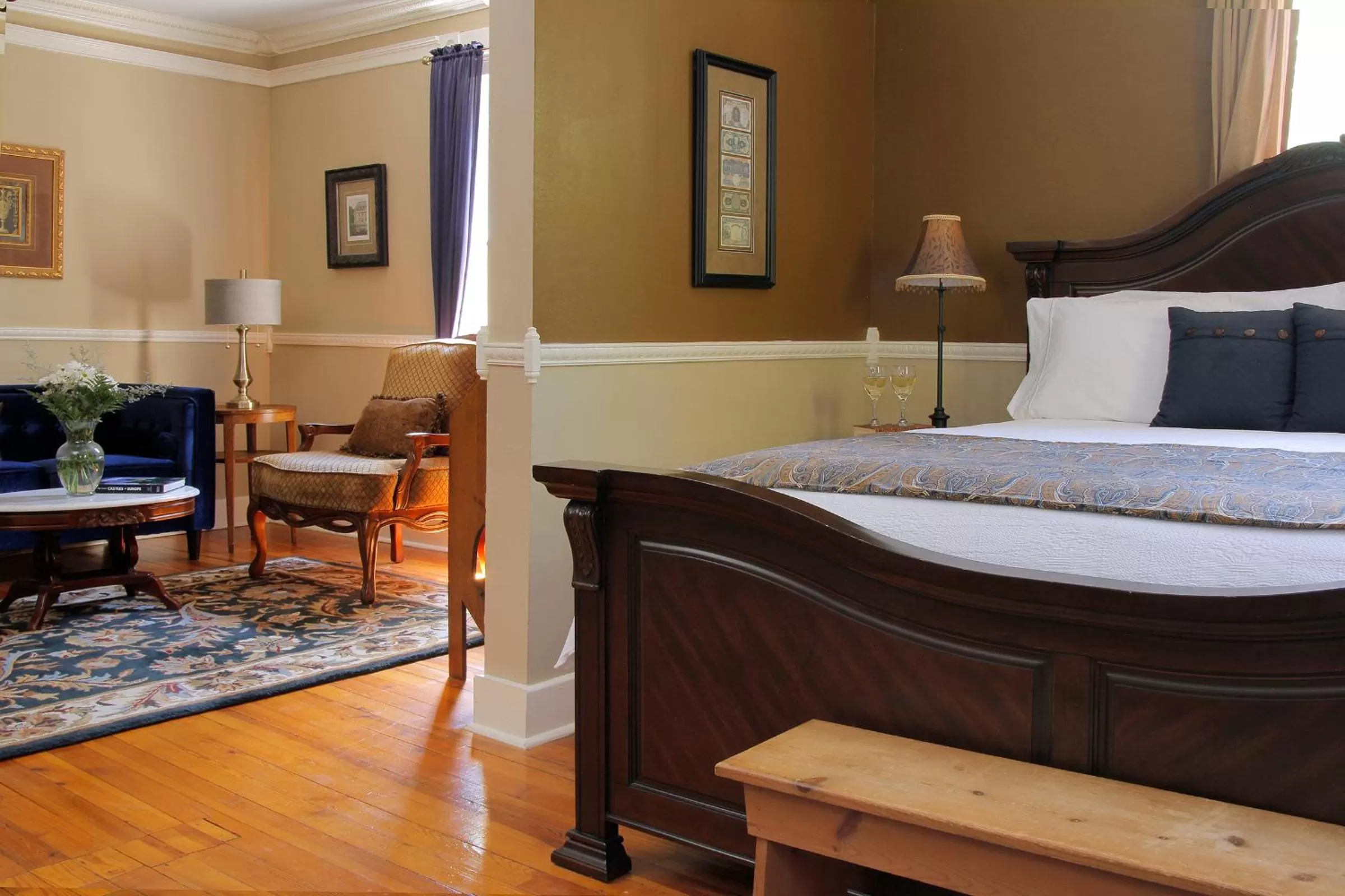 Photo of the whole room, Bed in Heartstone Inn