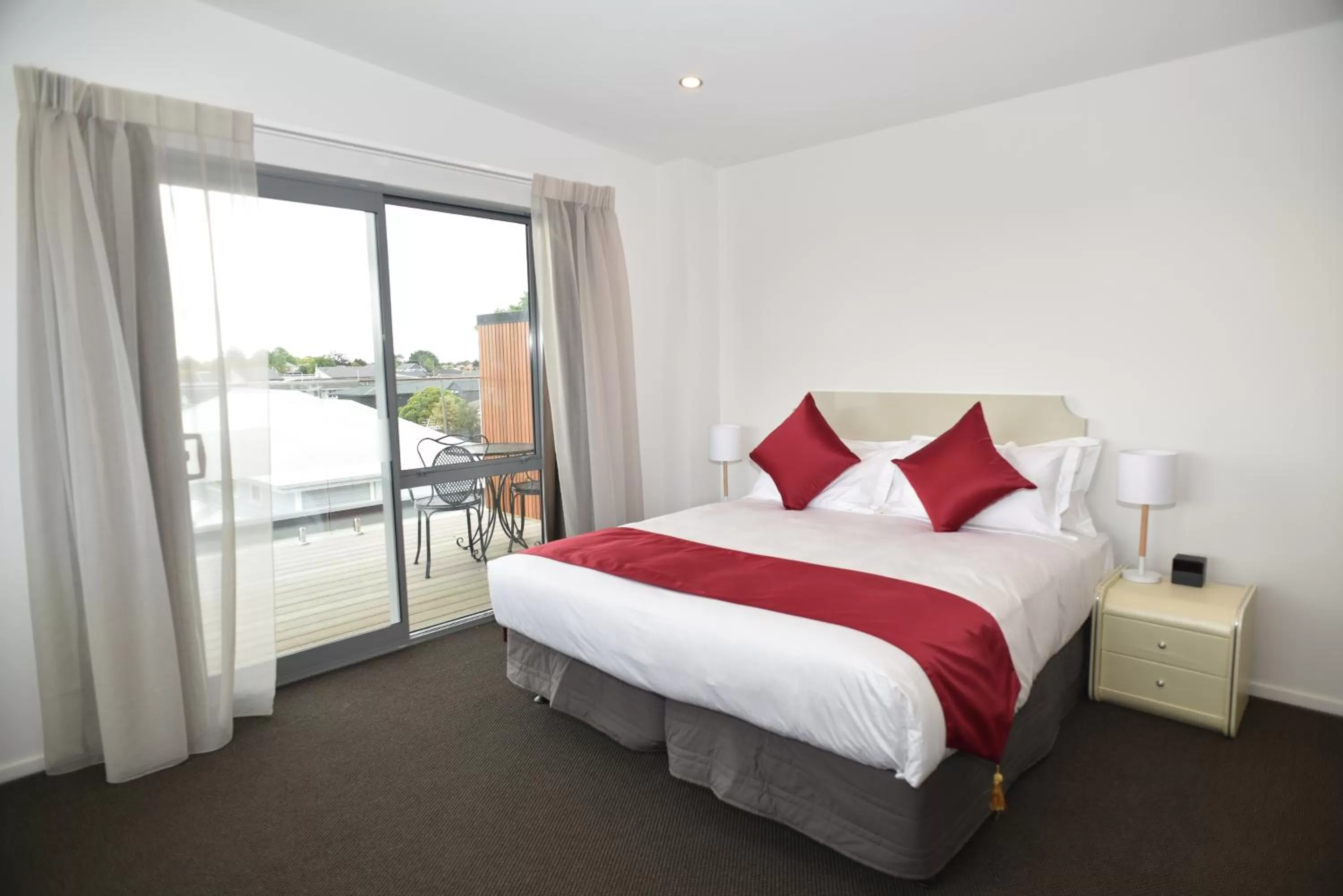 Bed in Bealey Plaza Motel