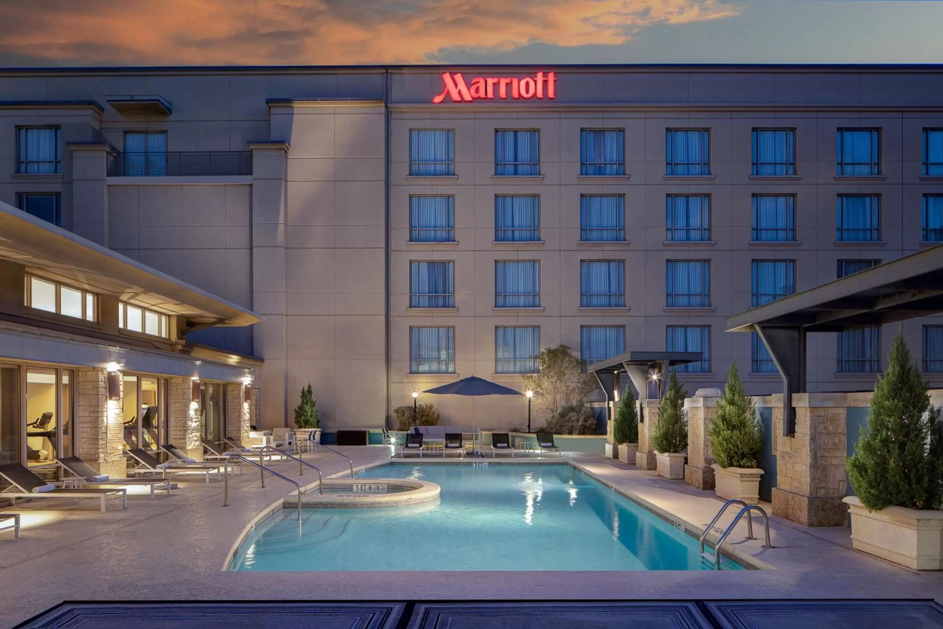 Swimming pool in Dallas/Plano Marriott at Legacy Town Center
