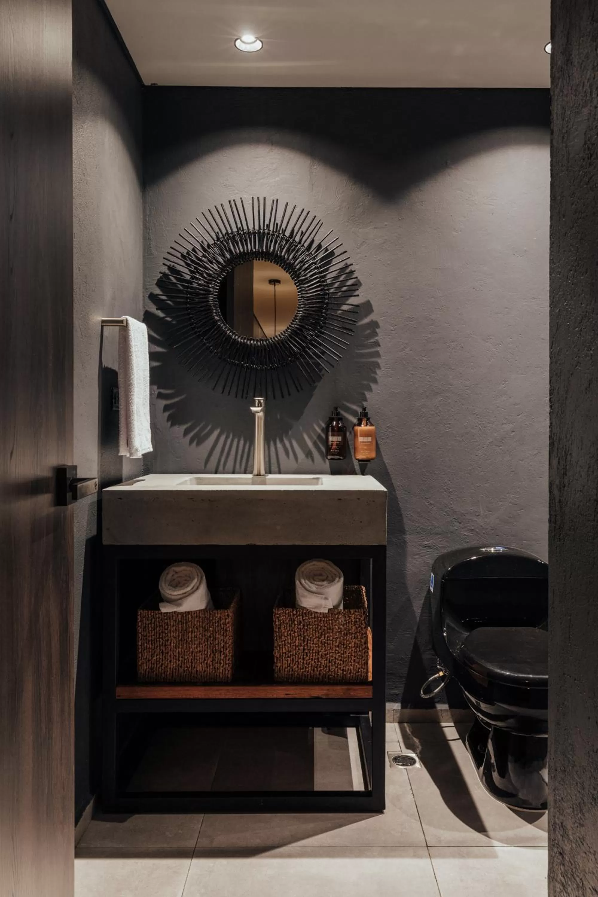 Toilet in Sui Posada Boutique