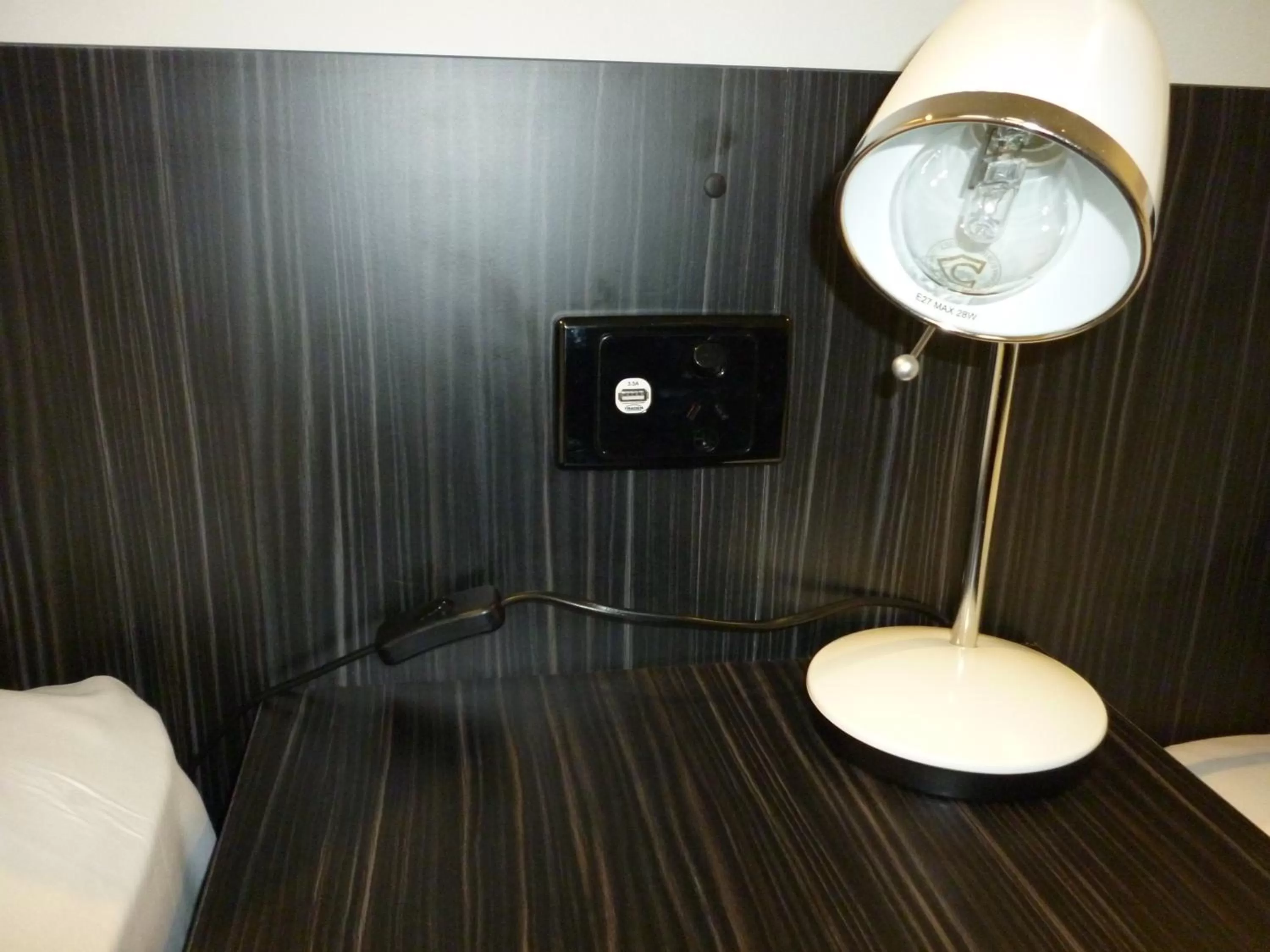 TV and multimedia, Bathroom in Otway Gate Motel