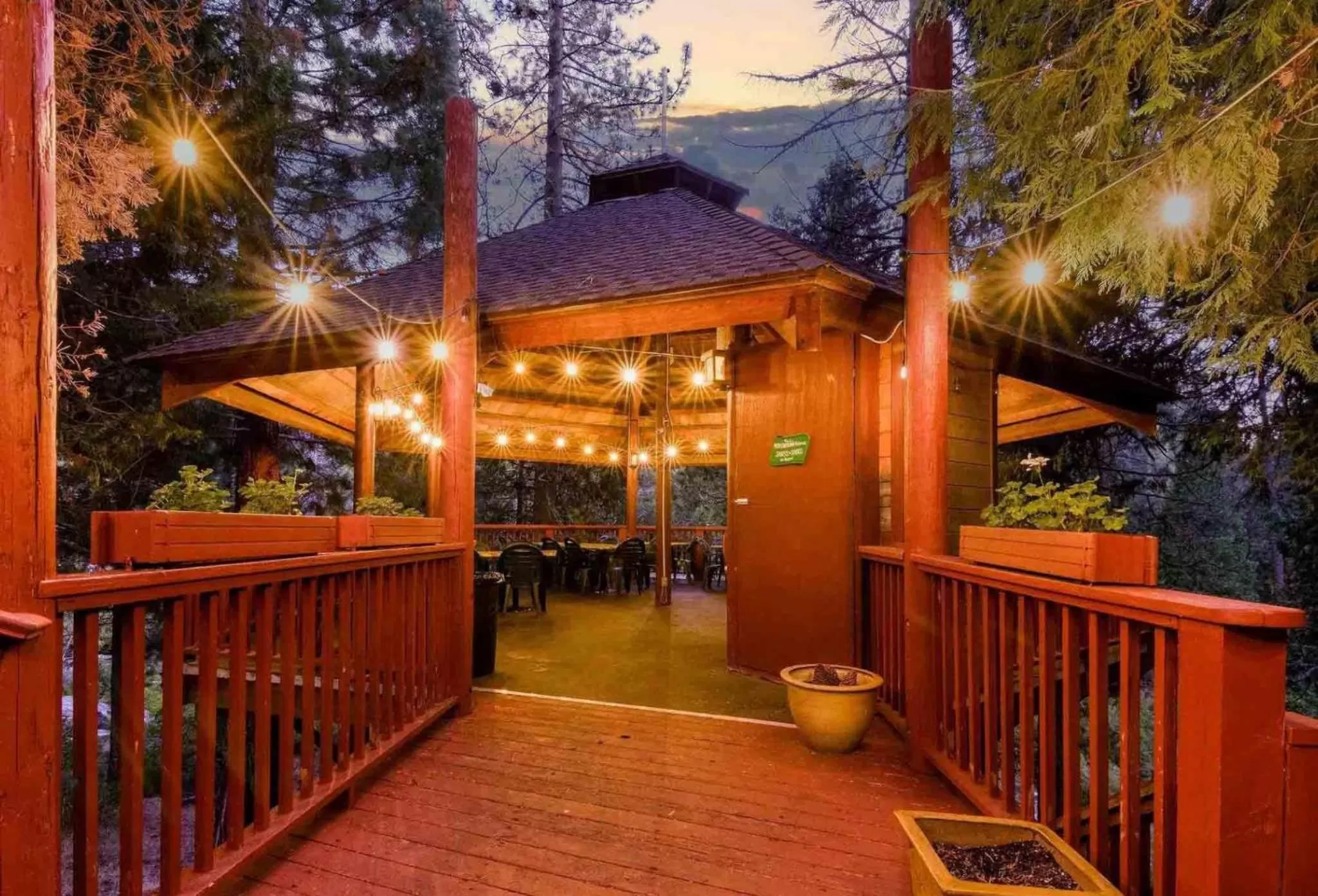 Restaurant/places to eat in Strawberry Inn