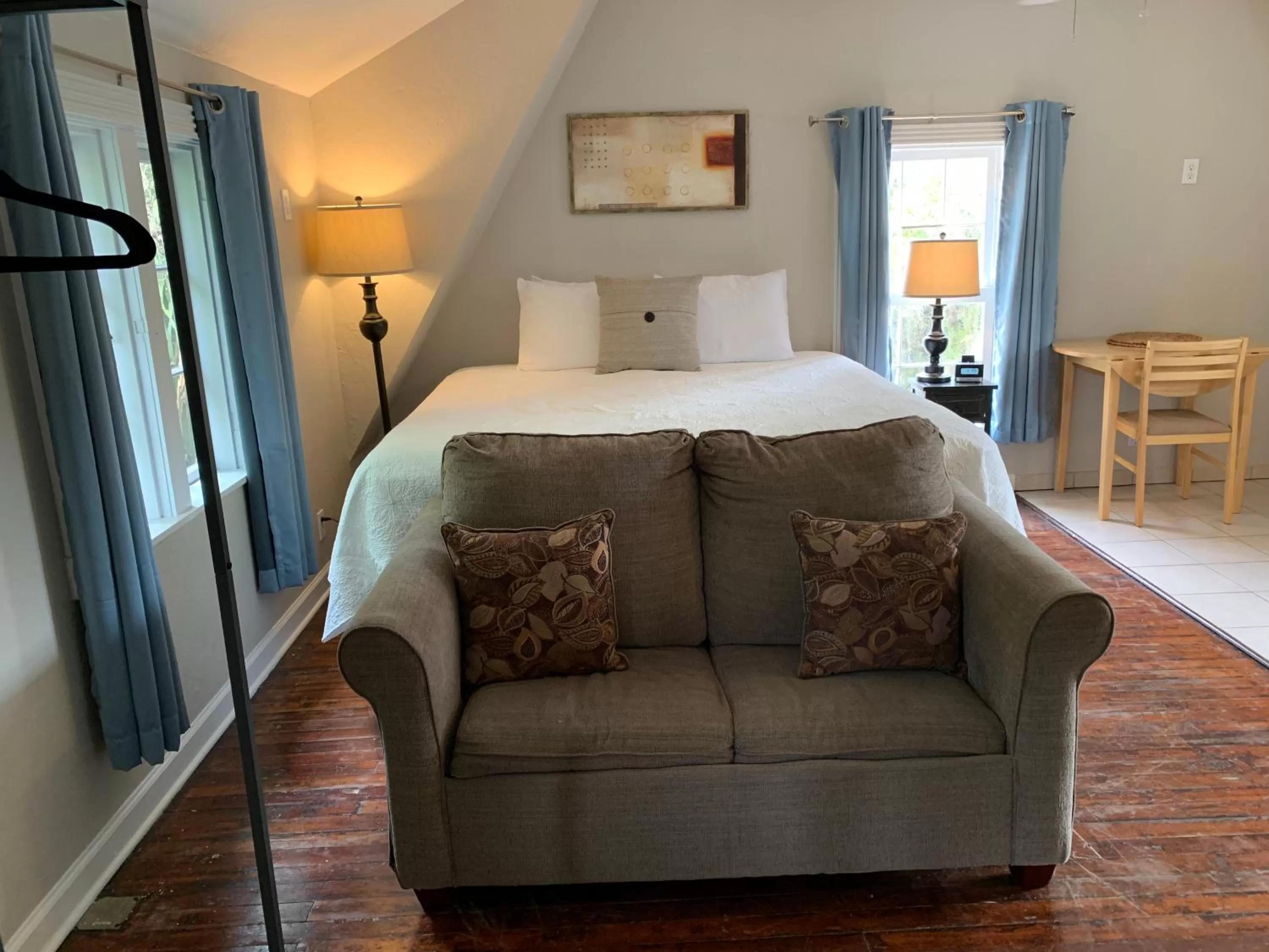 Seating area, Bed in The Reserve Retreat