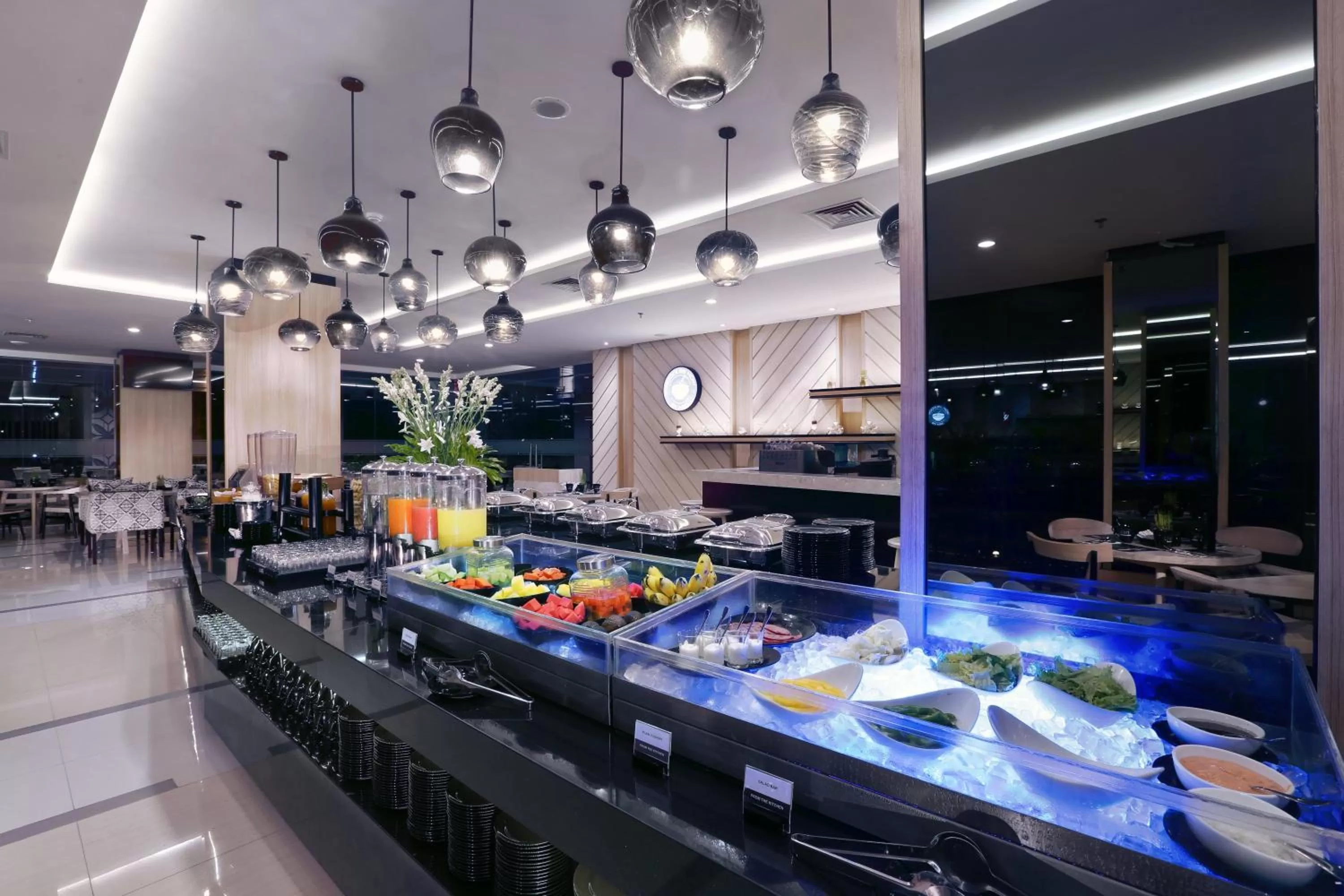 Restaurant/places to eat in Hotel Neo Malioboro by ASTON