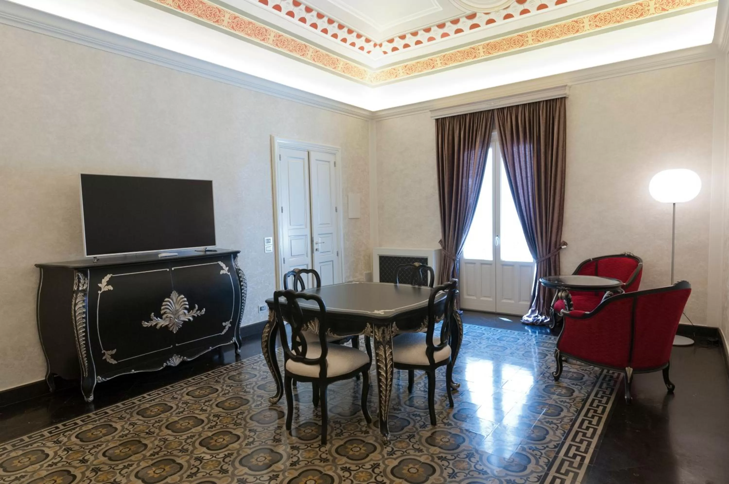 Communal lounge/ TV room in Palazzo Favacchio - Patanè