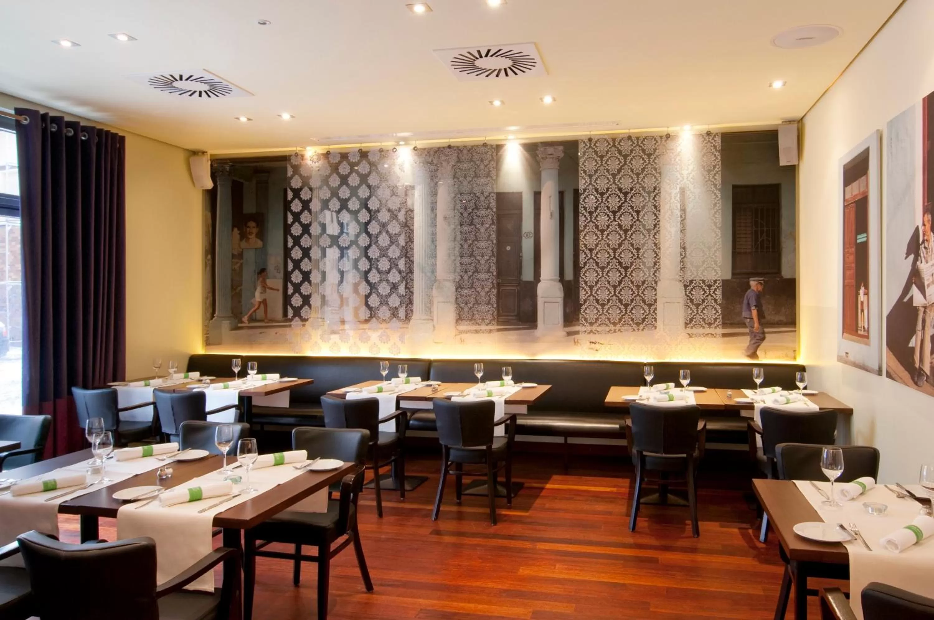 Restaurant/places to eat in Holiday Inn Nürnberg City Centre by IHG