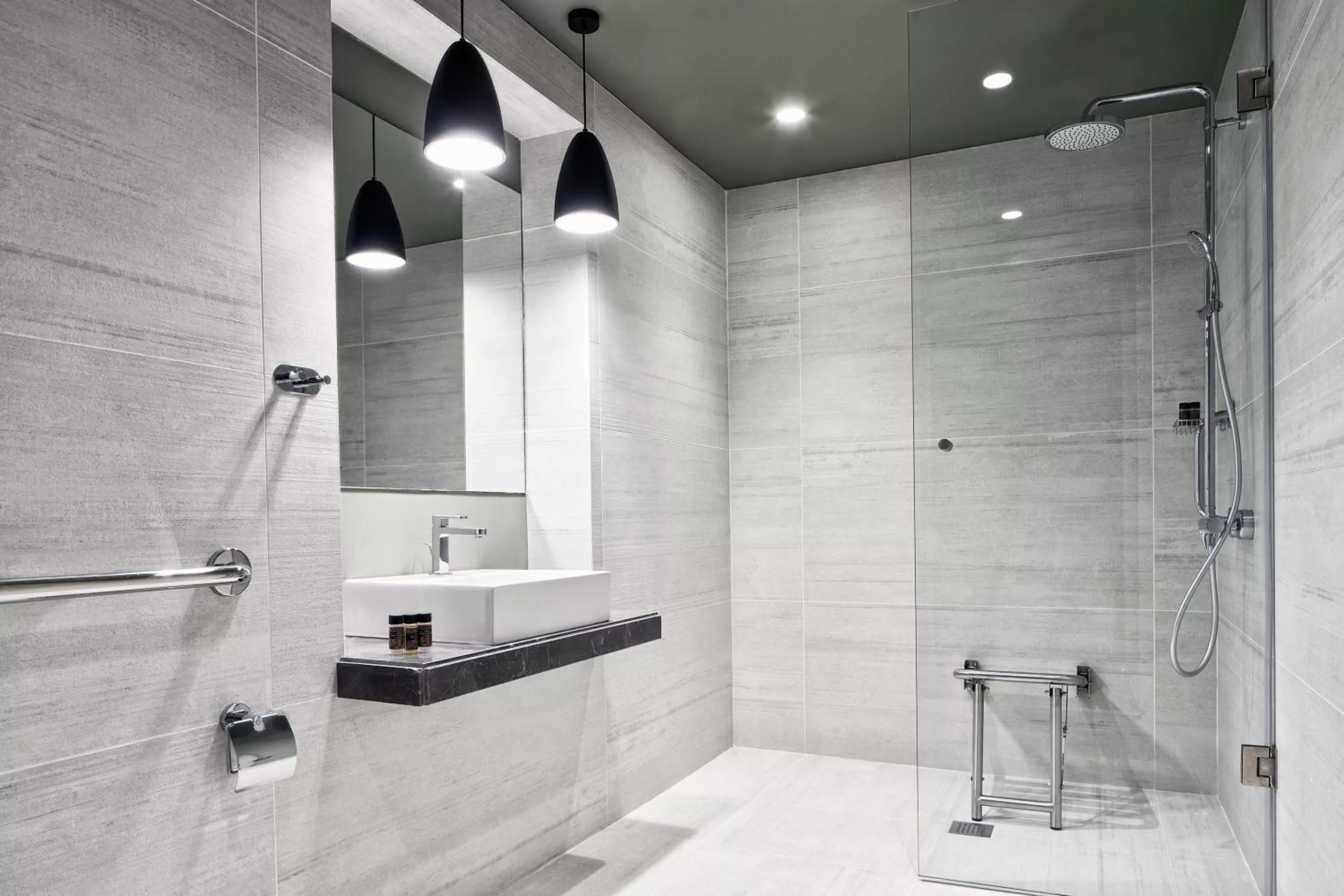 Shower in Hotel Achilleas