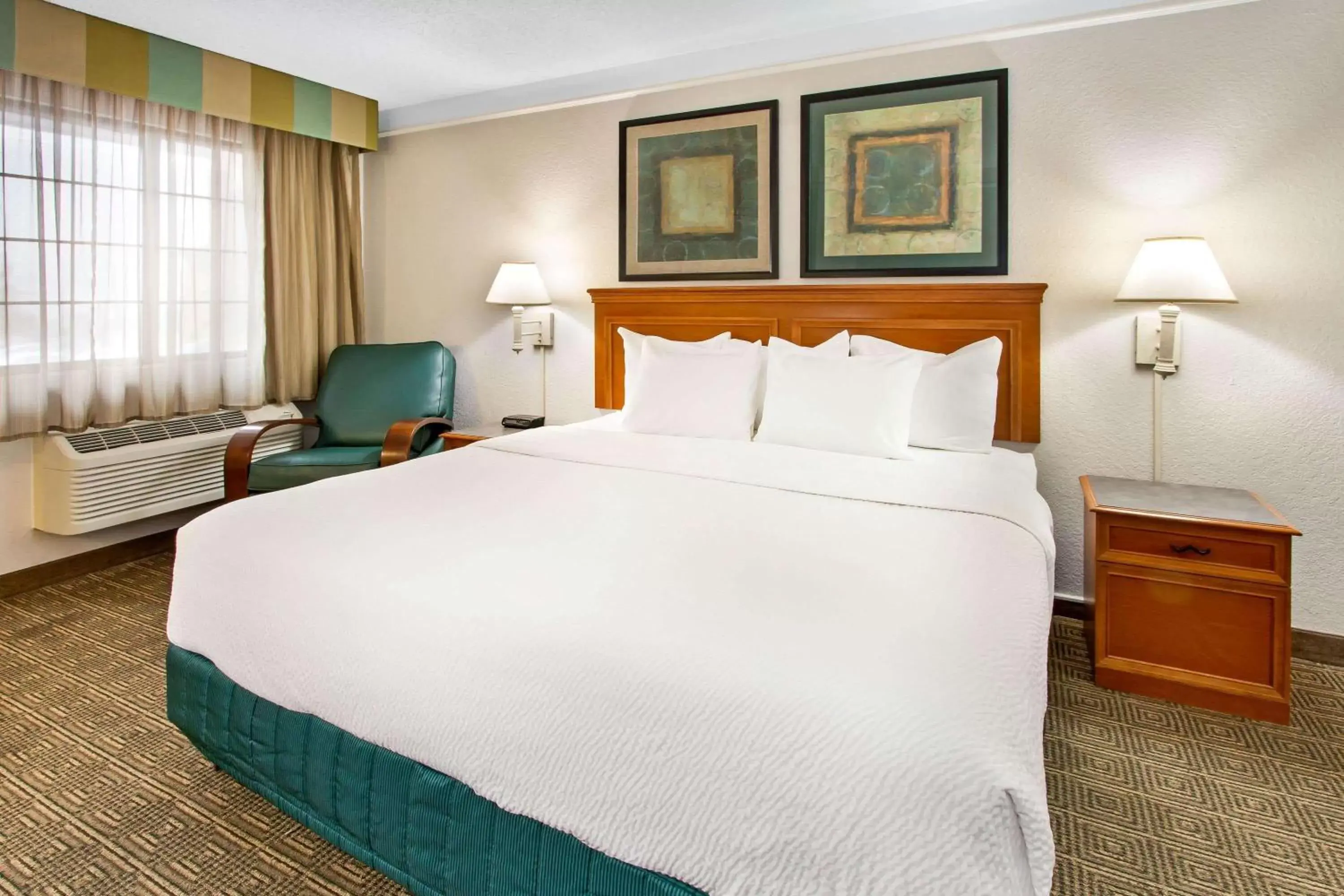 King Suite - Non-Smoking in La Quinta Inn by Wyndham Albuquerque Airport King Suite - Non-Smoking in La Quinta Inn by Wyndham Albuquerque Airport