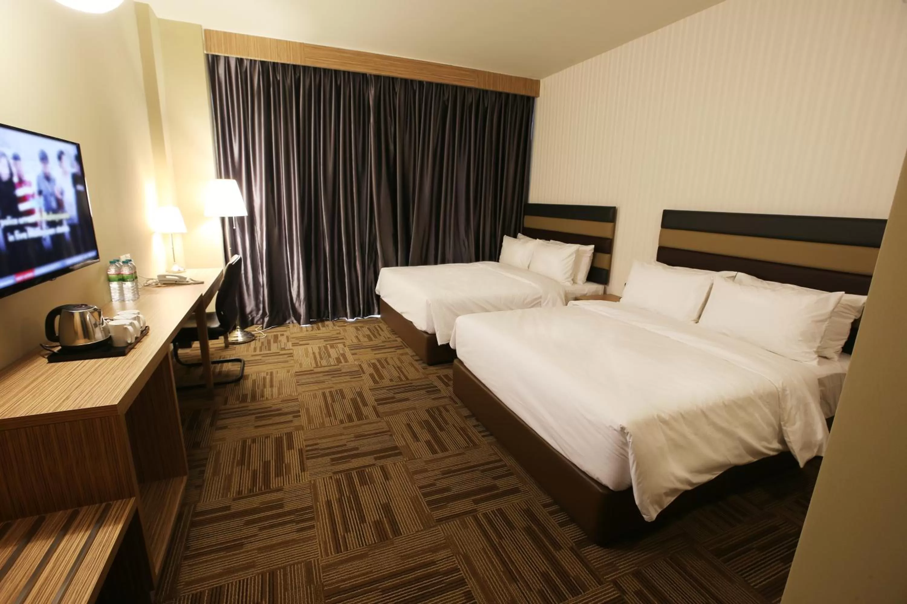 Photo of the whole room, Bed in SEM9 Senai "Formerly Known As Perth Hotel"