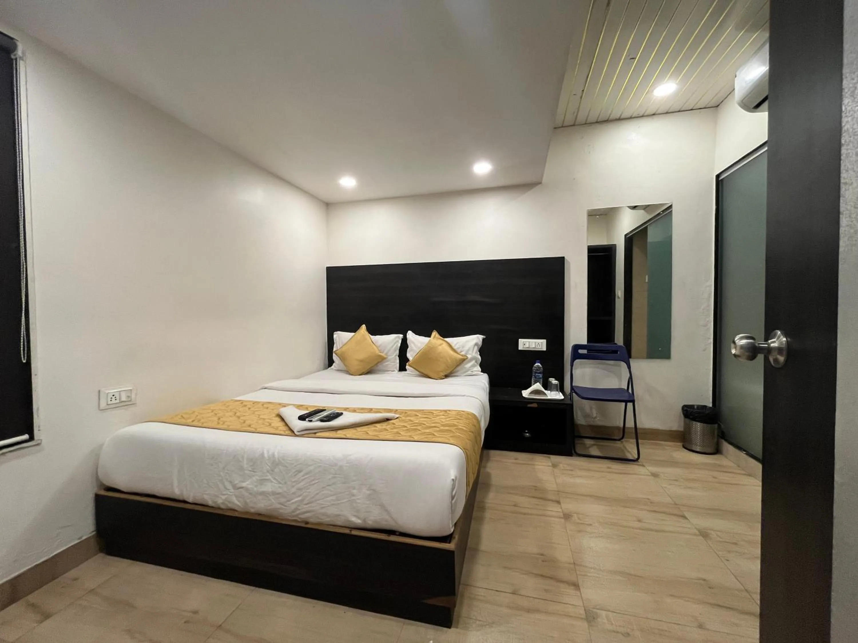 Bed in Wind Flower Regency - Near Kokilaben Hospital