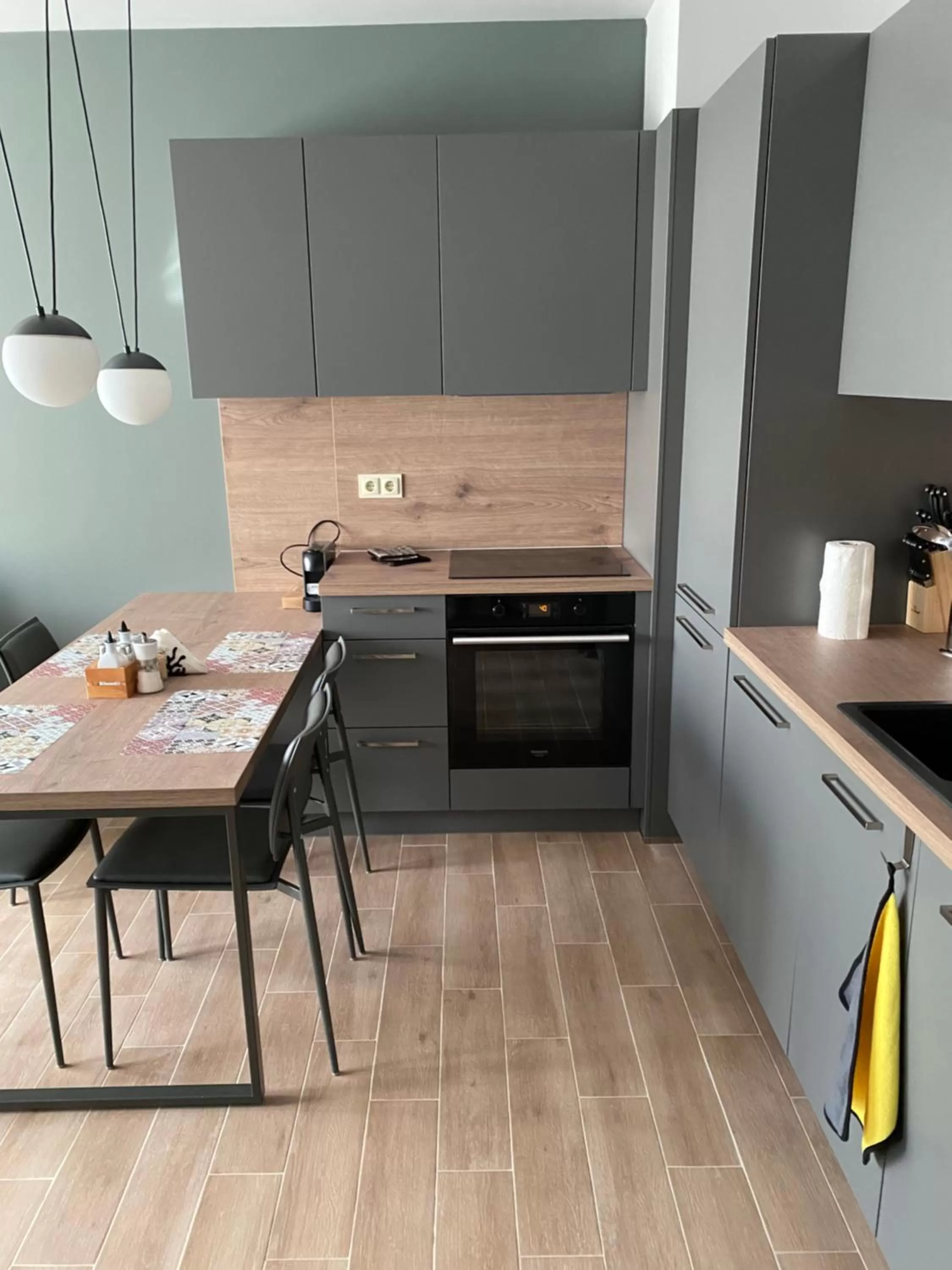 Kitchen or kitchenette, Kitchen/Kitchenette in 7th Sense boutique apartments