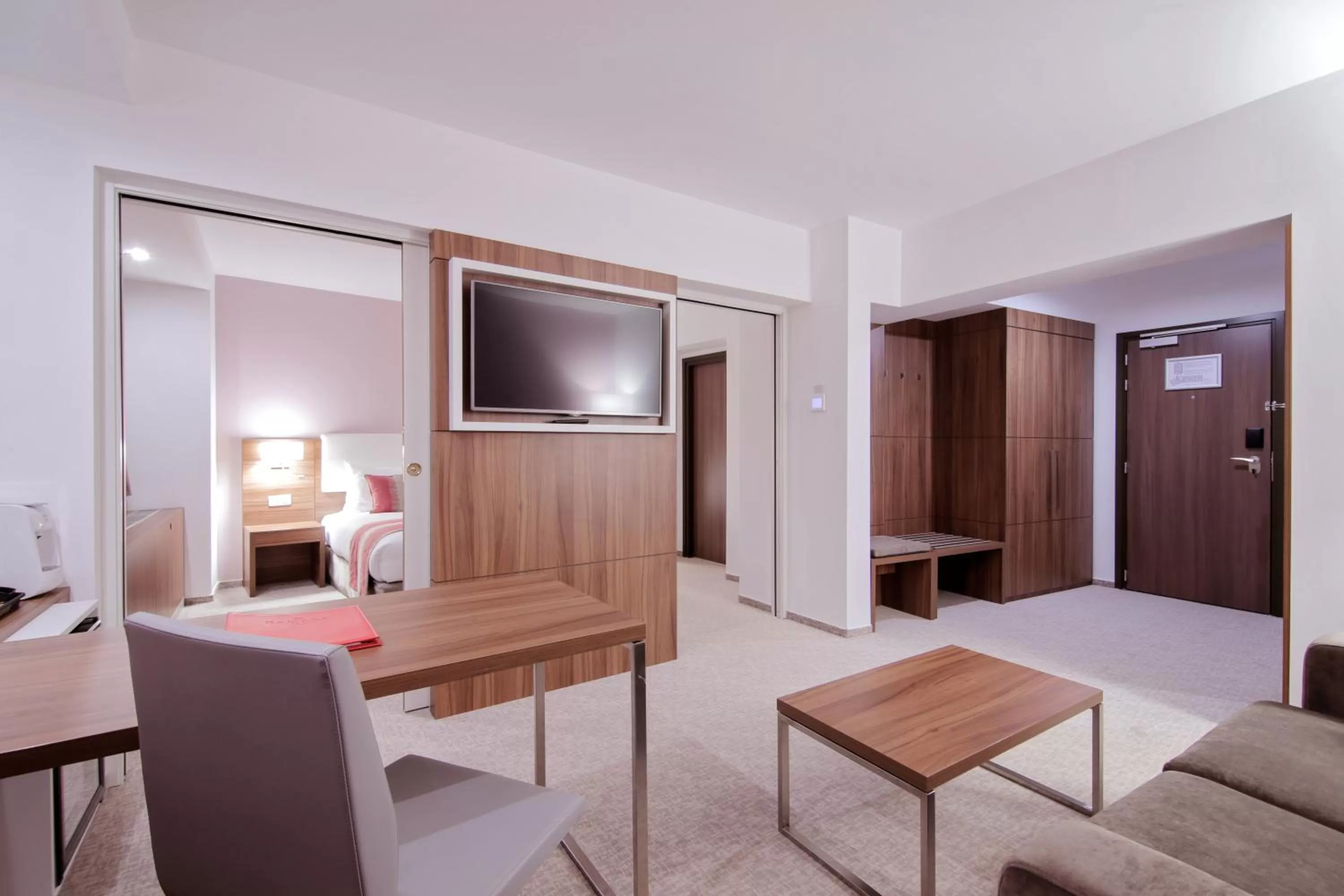 Photo of the whole room, Bed in Ramada Plaza Craiova