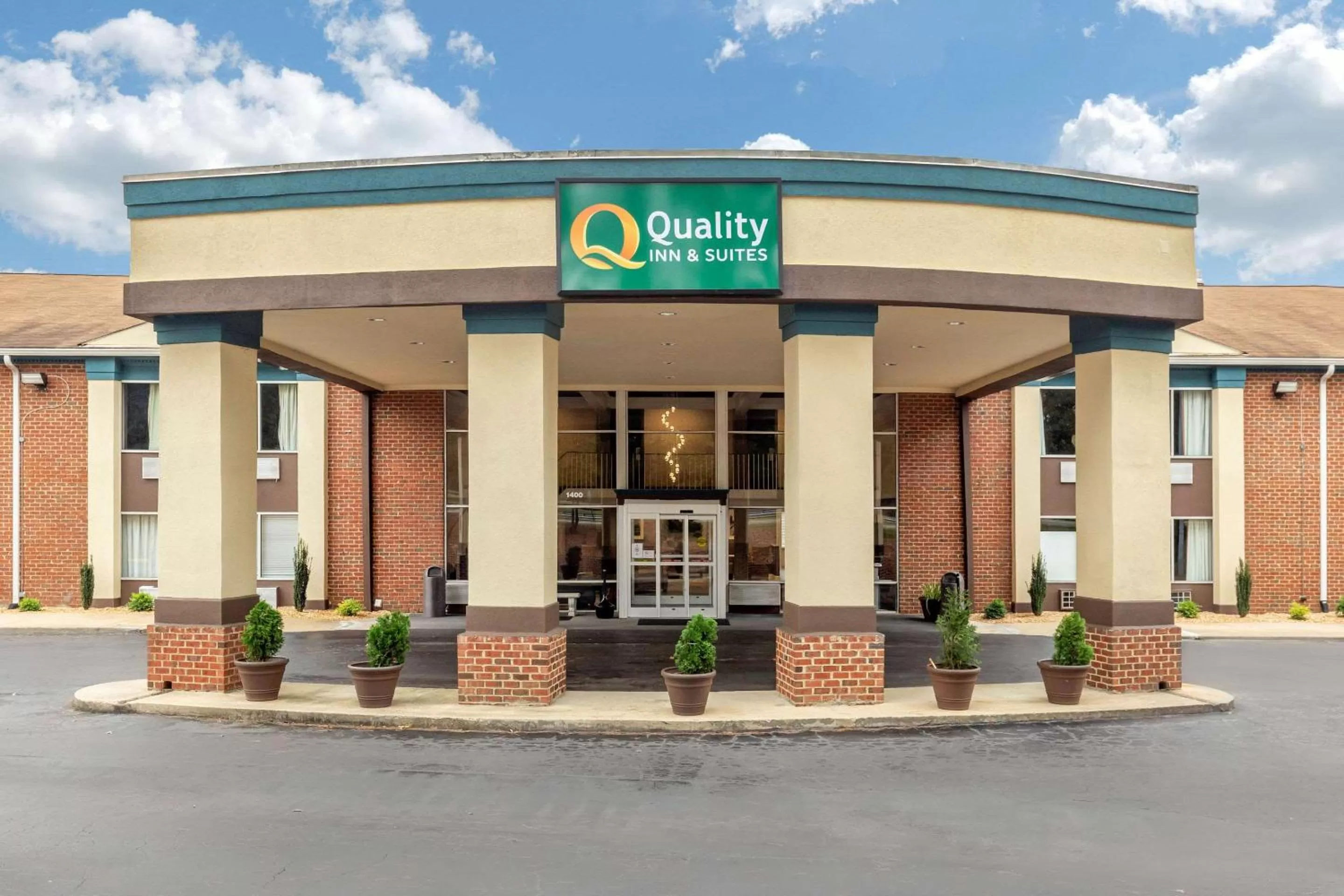 Property building in Quality Inn & Suites Apex - Holly Springs NC