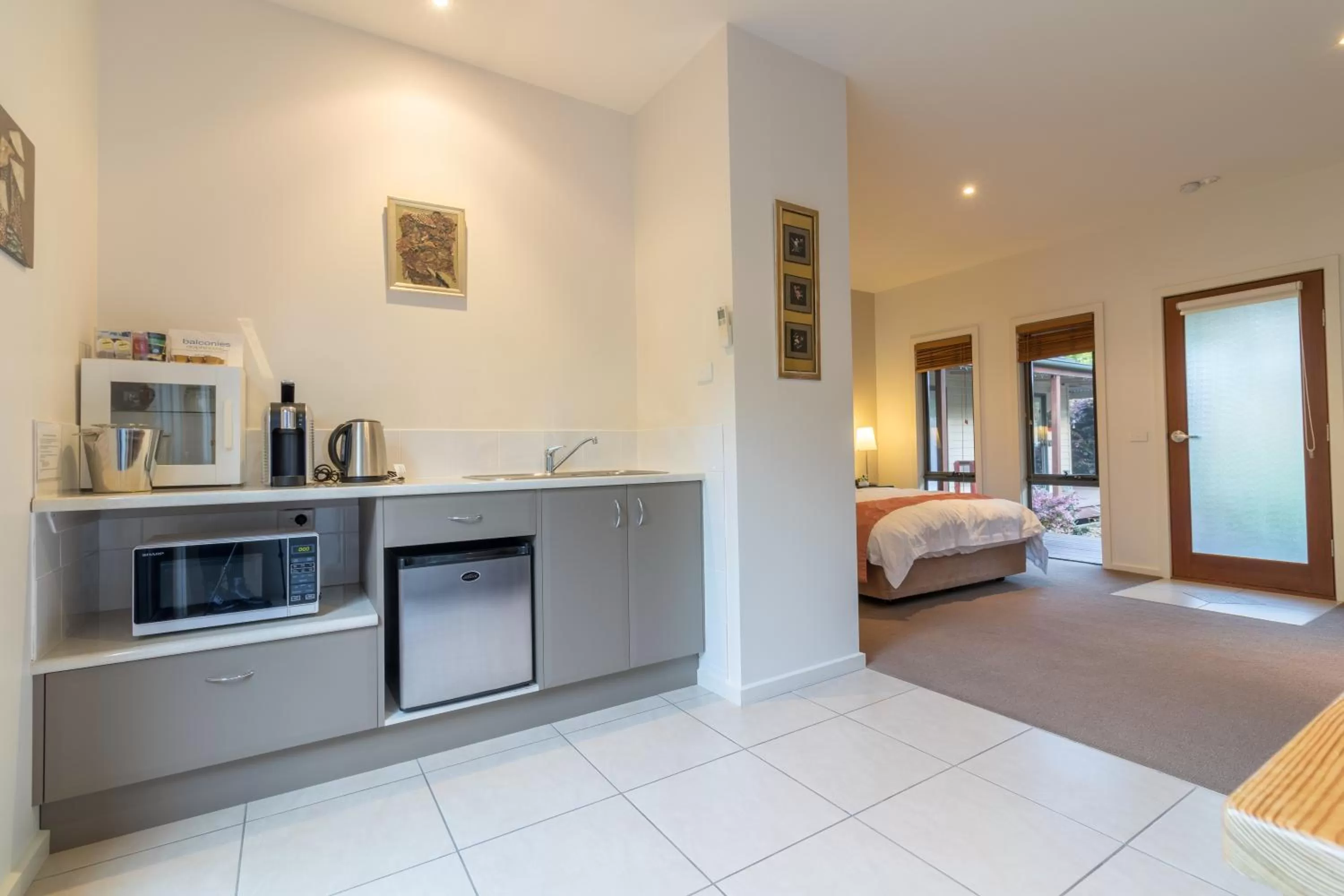 Kitchen or kitchenette, Bed in Balconies Dolphincove