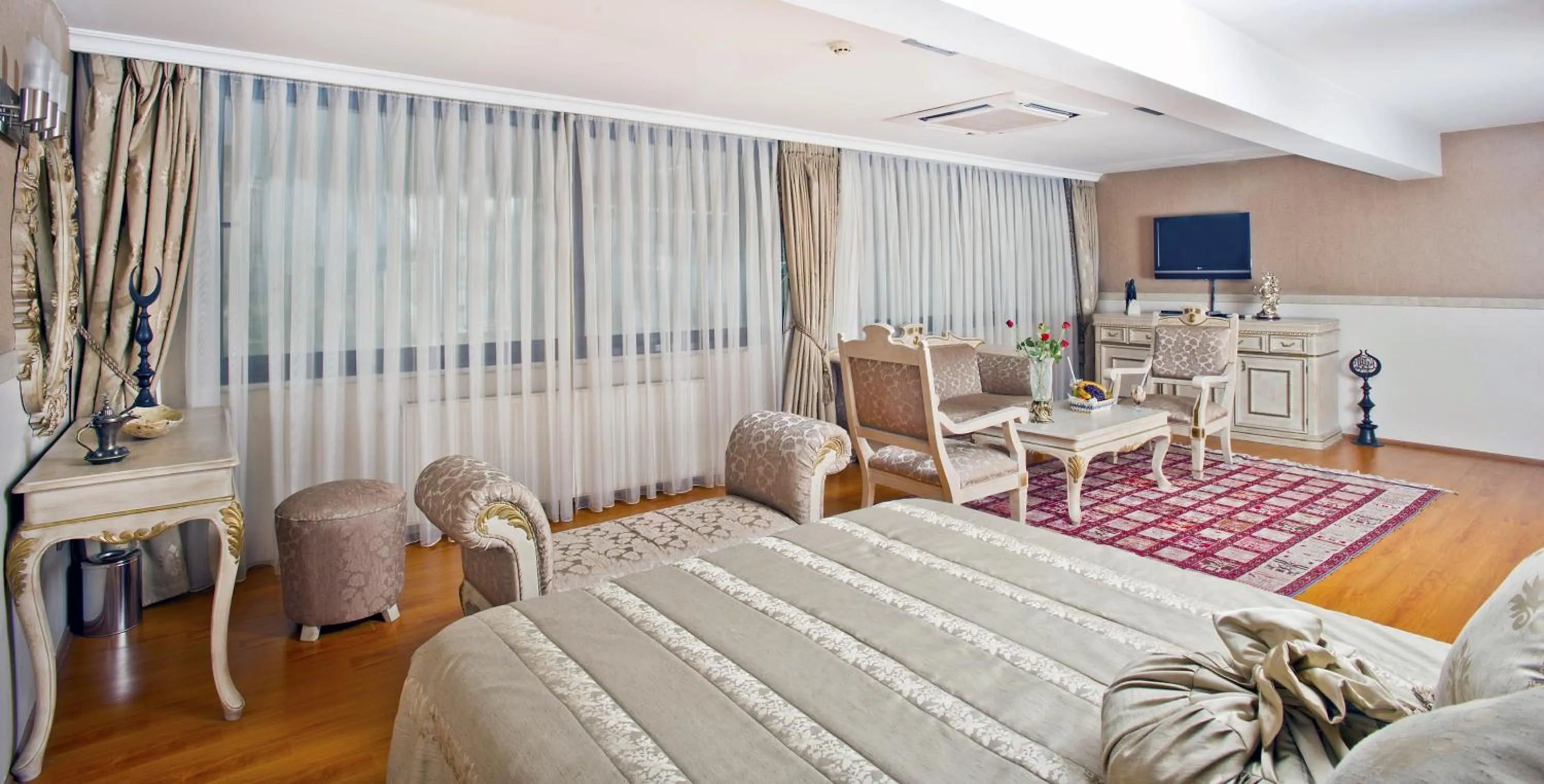 Photo of the whole room in Eterno Hotel