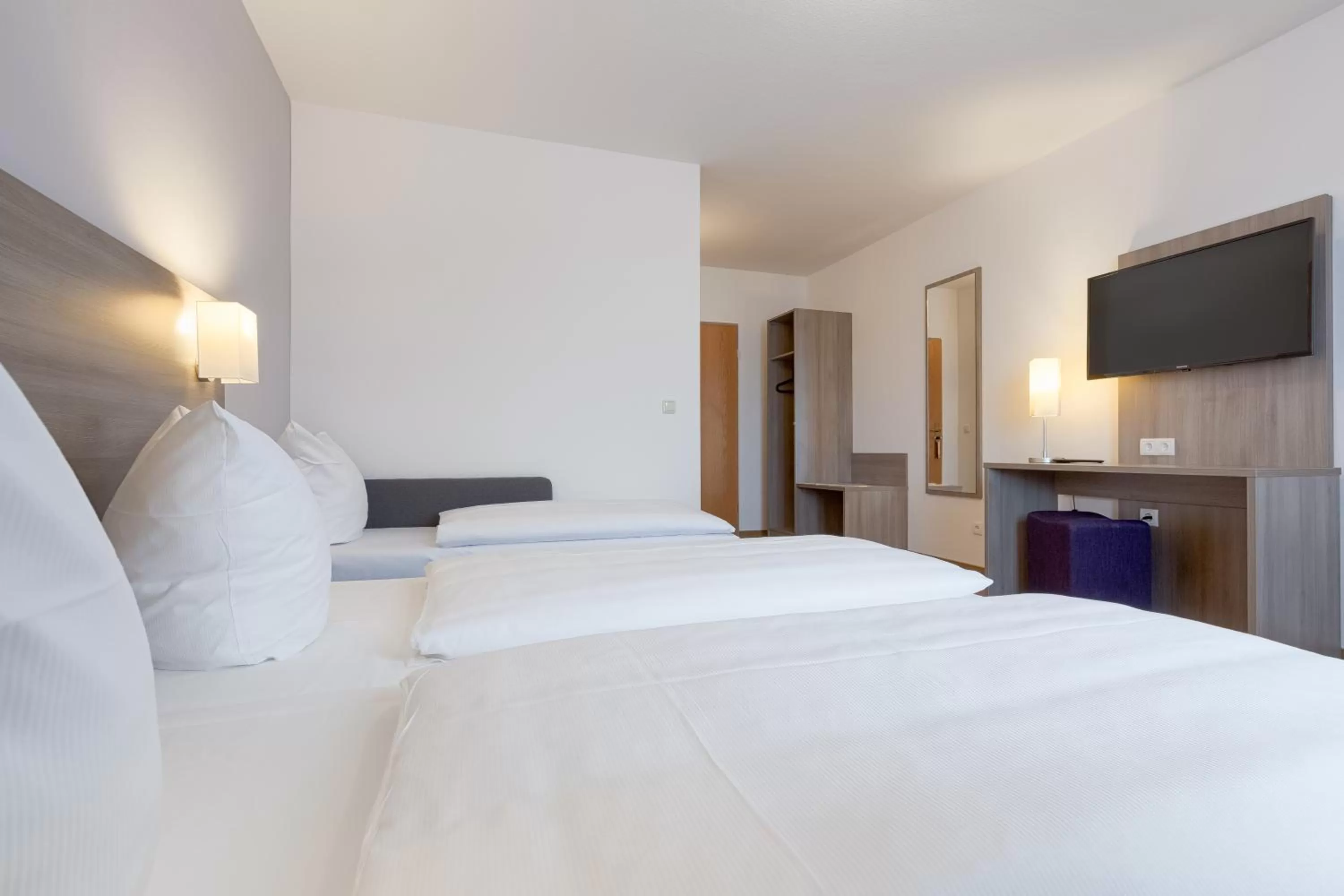 Photo of the whole room, Bed in Bamberg Inn