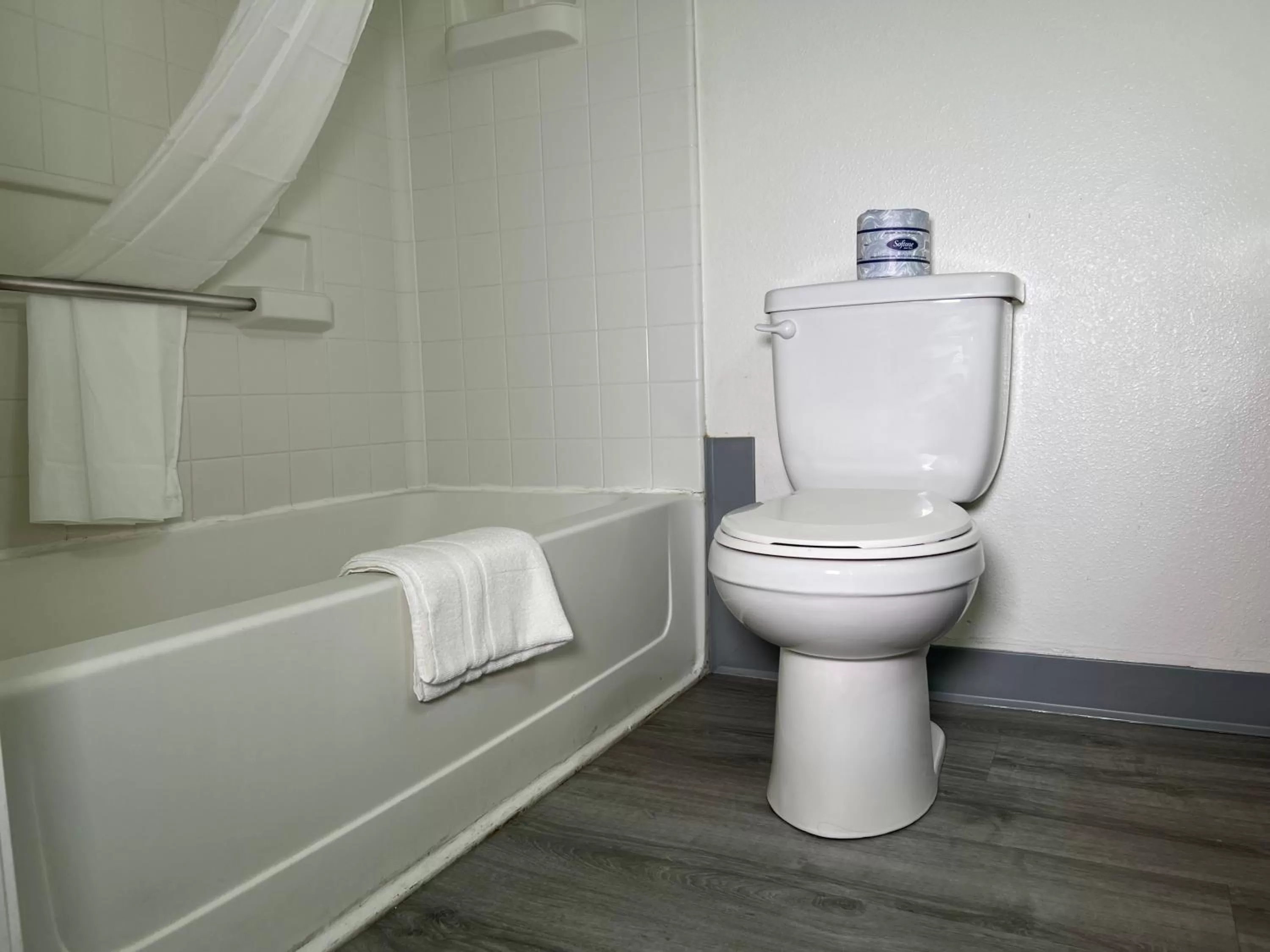 Bathroom in The Junction Hotel and Hostel