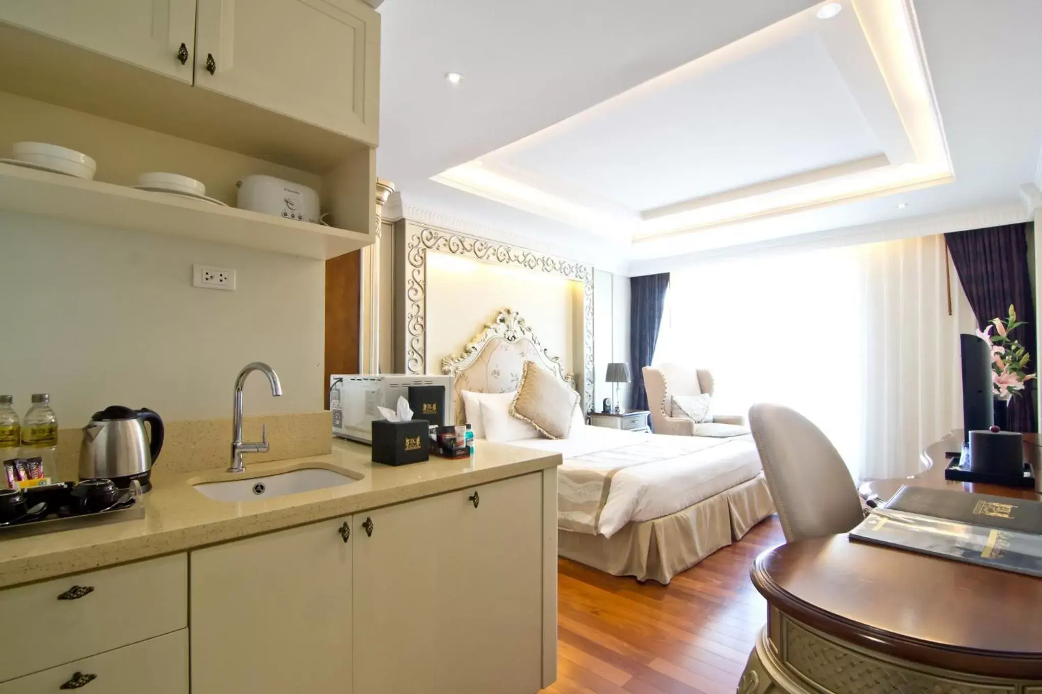 Deluxe Double Room with Spa Bath  in LK The Empress Deluxe Double Room with Spa Bath  in LK The Empress