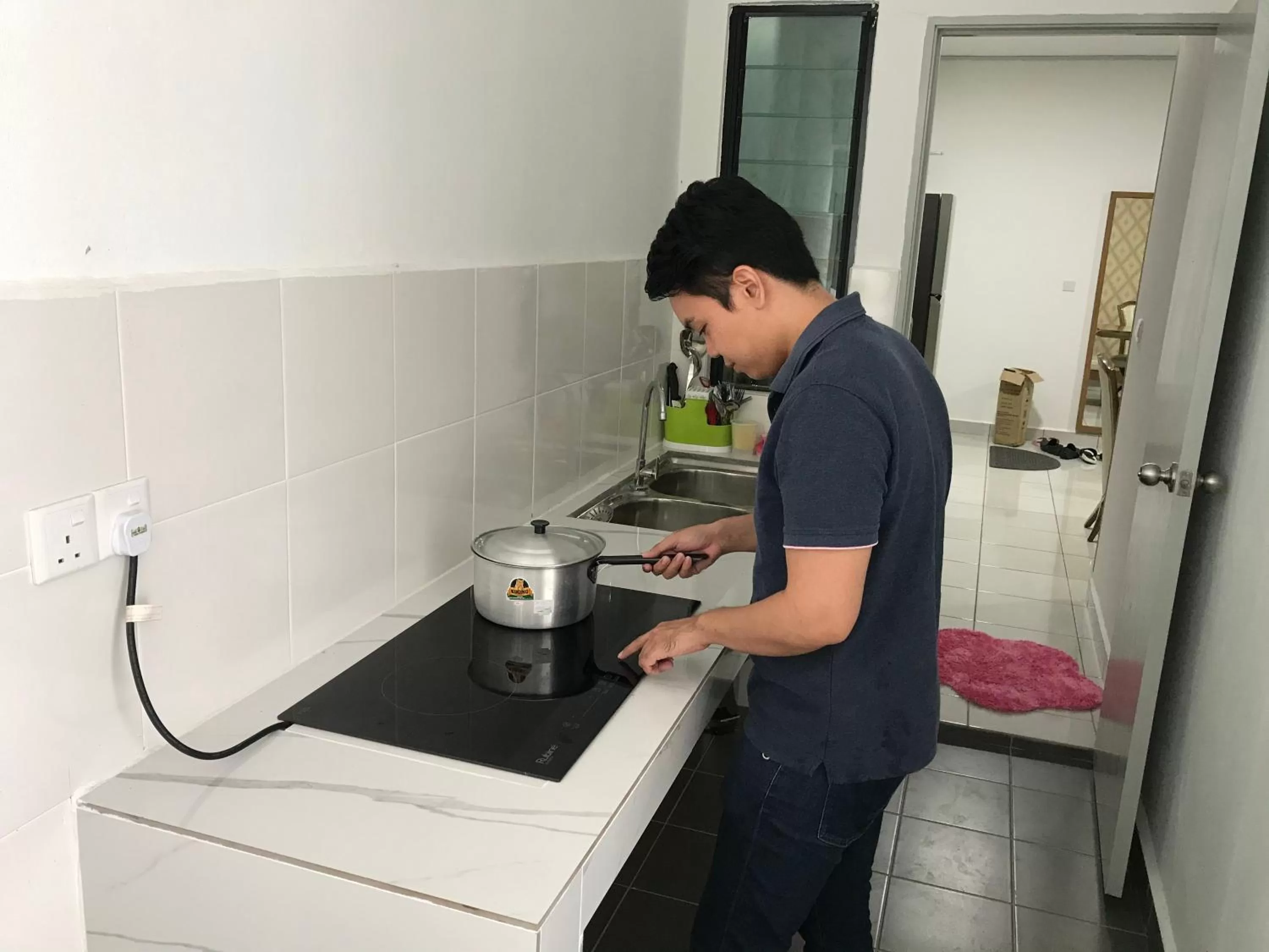 Kitchen/Kitchenette in 75 Suite