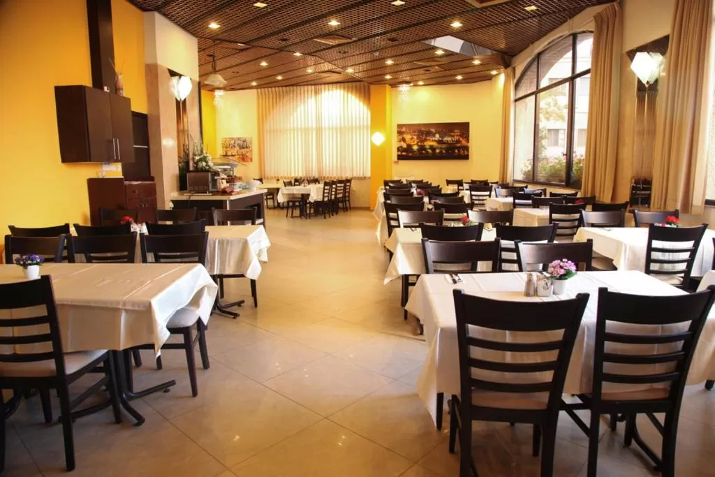 Restaurant/places to eat in Lev Yerushalayim Hotel