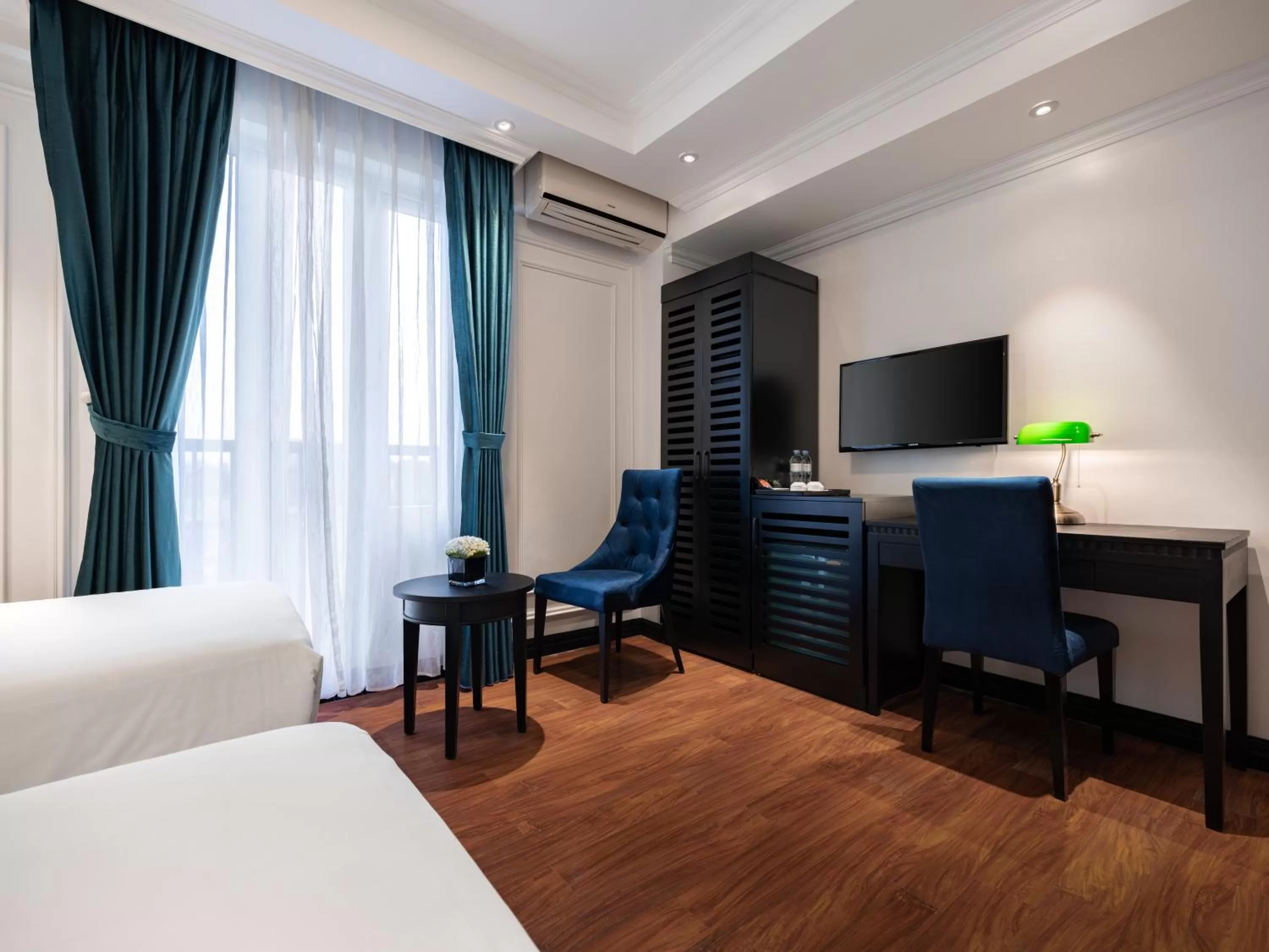 Communal lounge/ TV room, Bed in The Flower Boutique Hotel & Travel