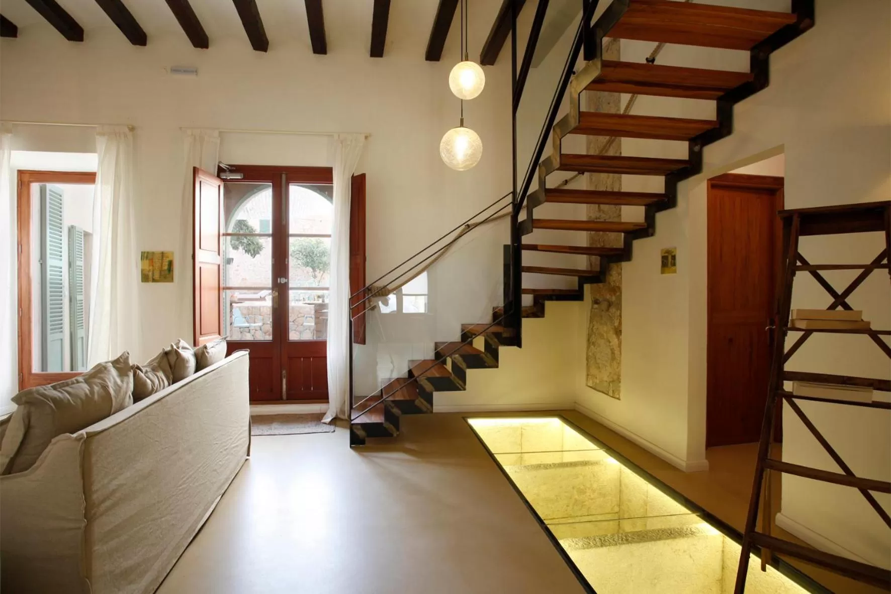 Communal lounge/ TV room in Ca Sa Tieta