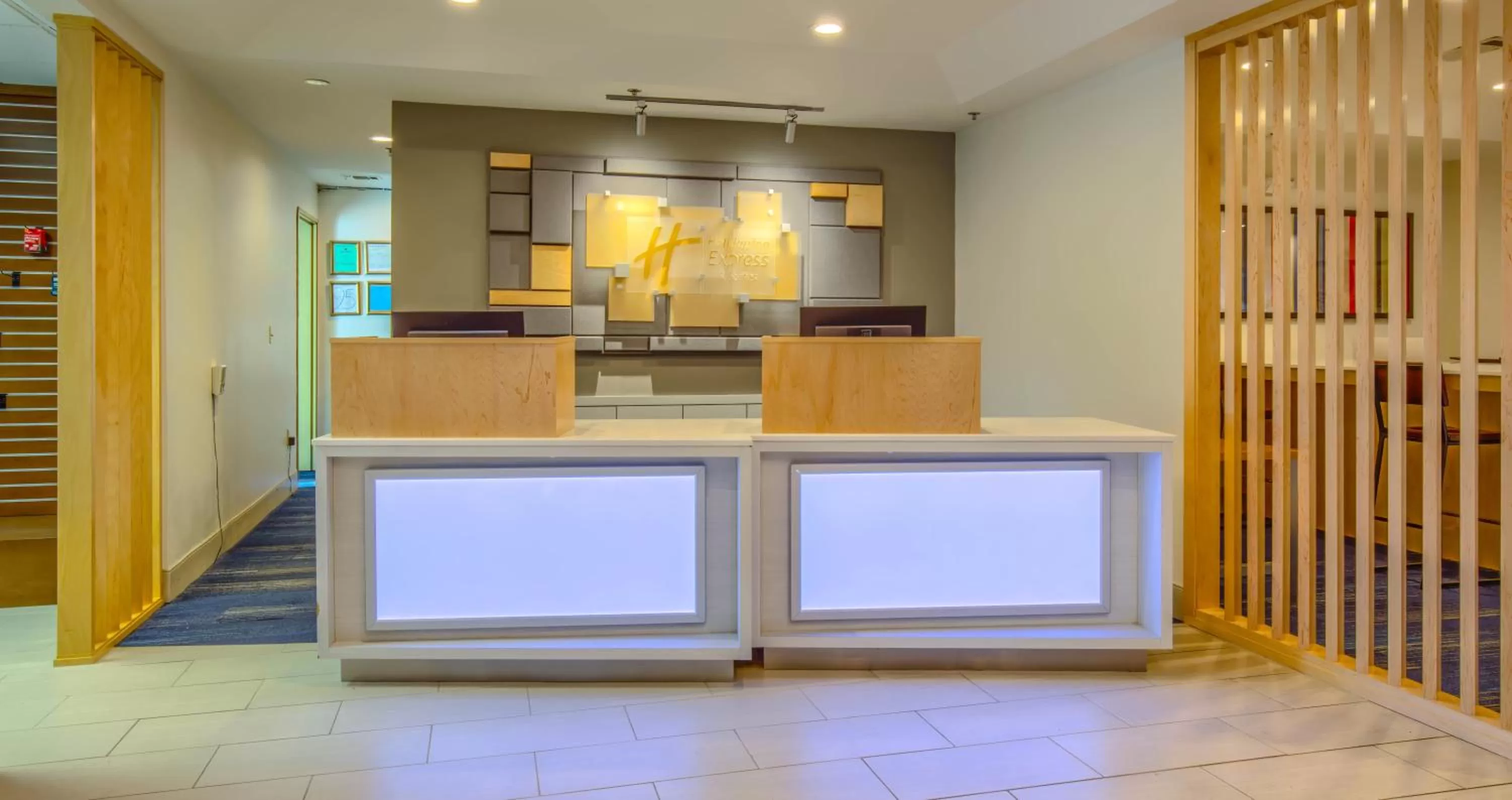 Lobby or reception in Holiday Inn Express Hotel & Suites Gulf Shores by IHG