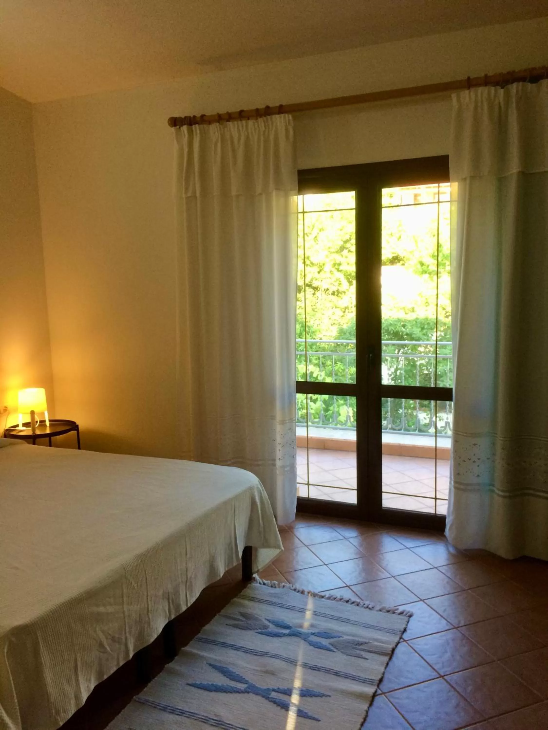 Balcony/Terrace, Bed in Guesthouse Villa Rosa Berat