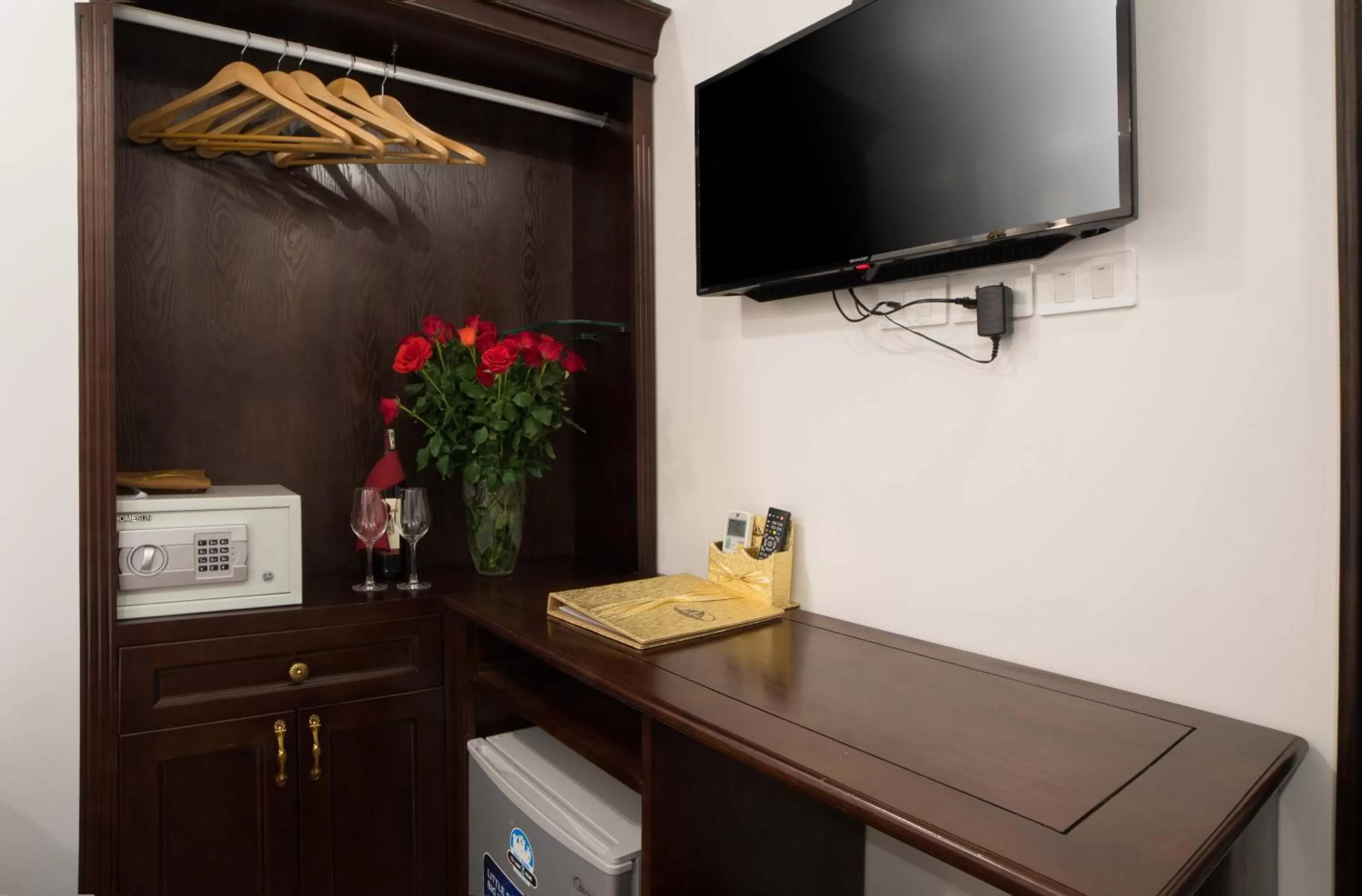 TV and multimedia in Golden Sail Hotel & Spa