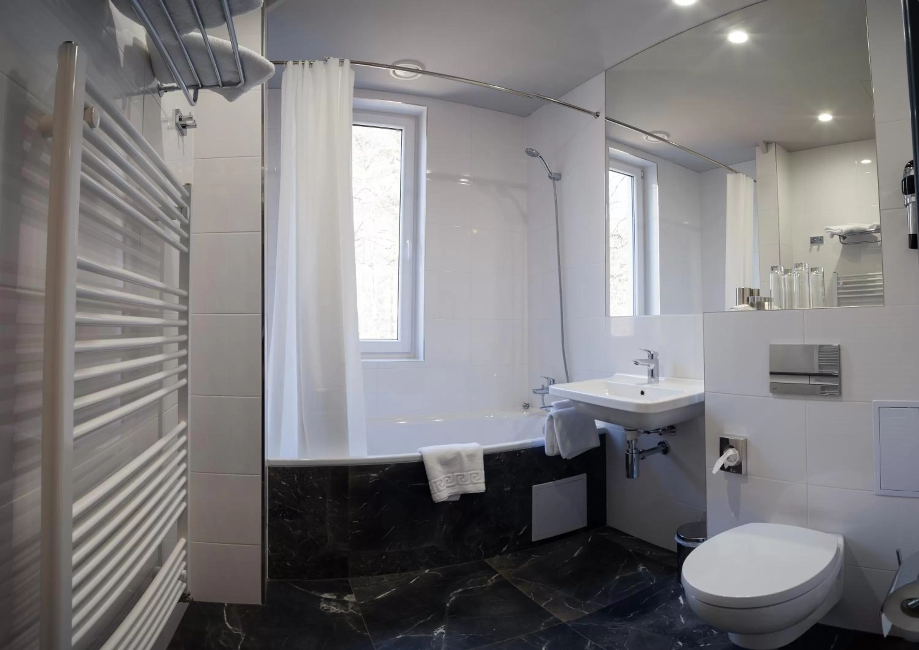 Bathroom in Parkhotel Carlsbad Inn