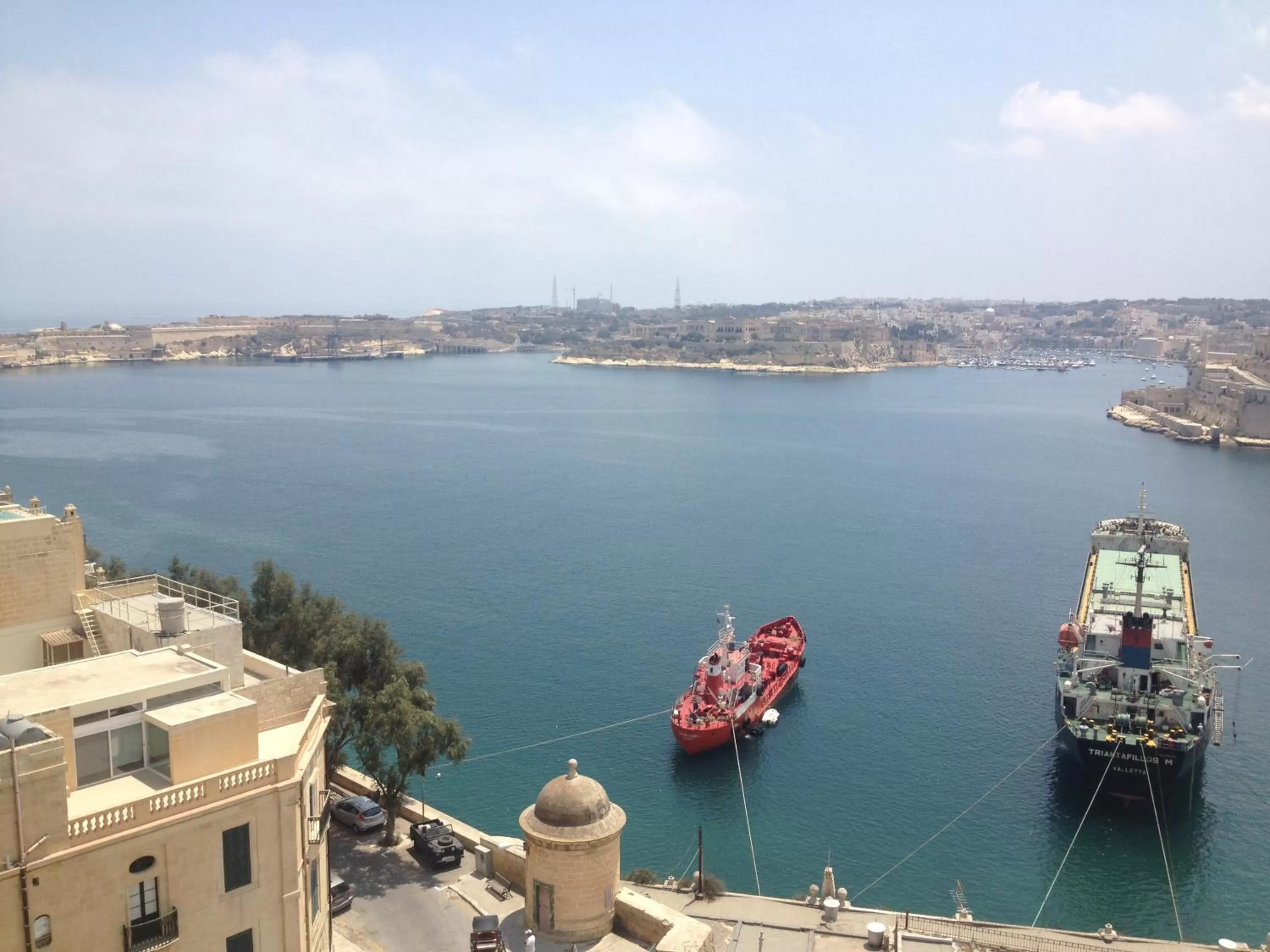 Facade/entrance in Grand Harbour Hotel