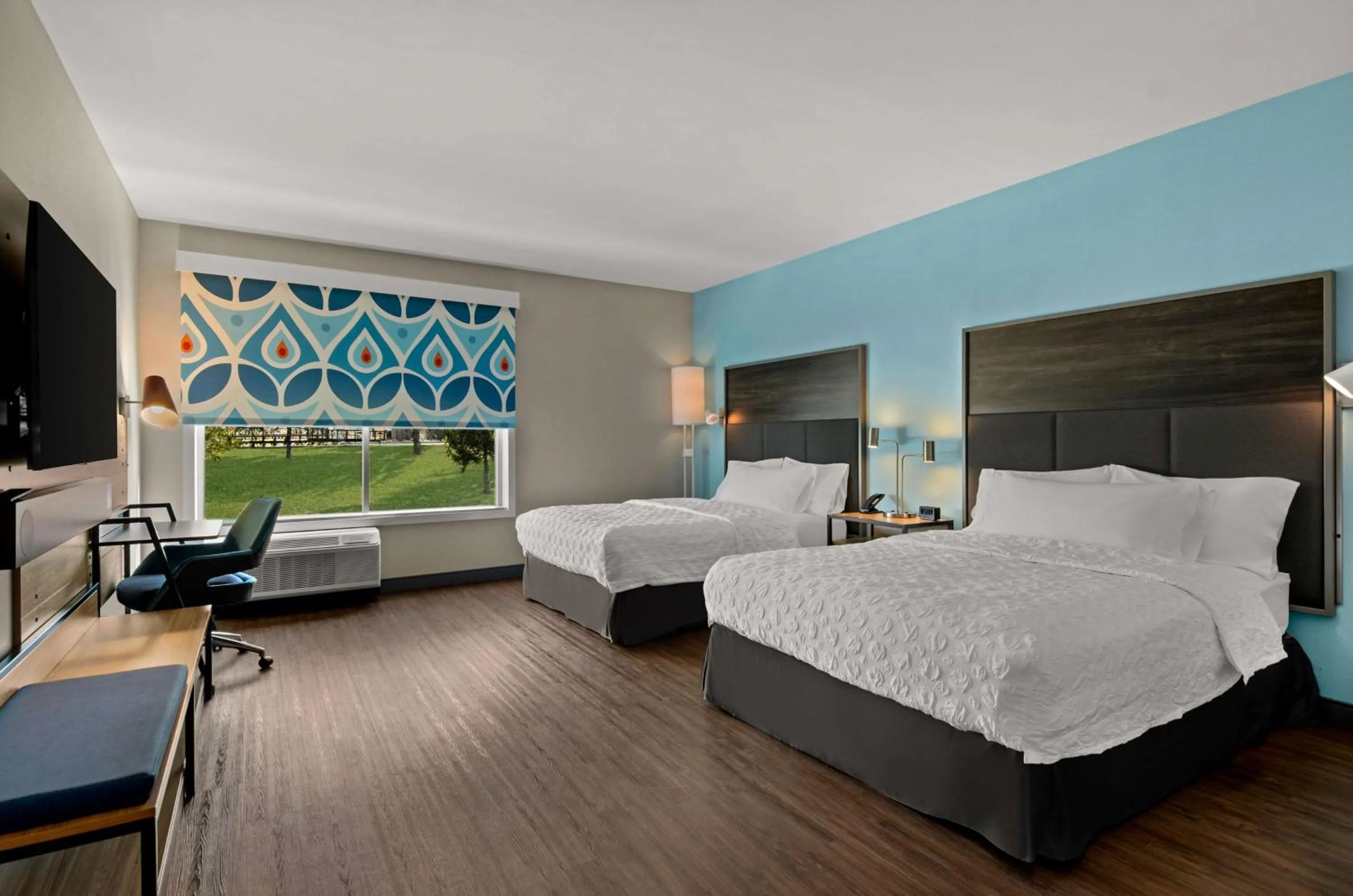 Bedroom, Bed in Tru By Hilton Christiansburg