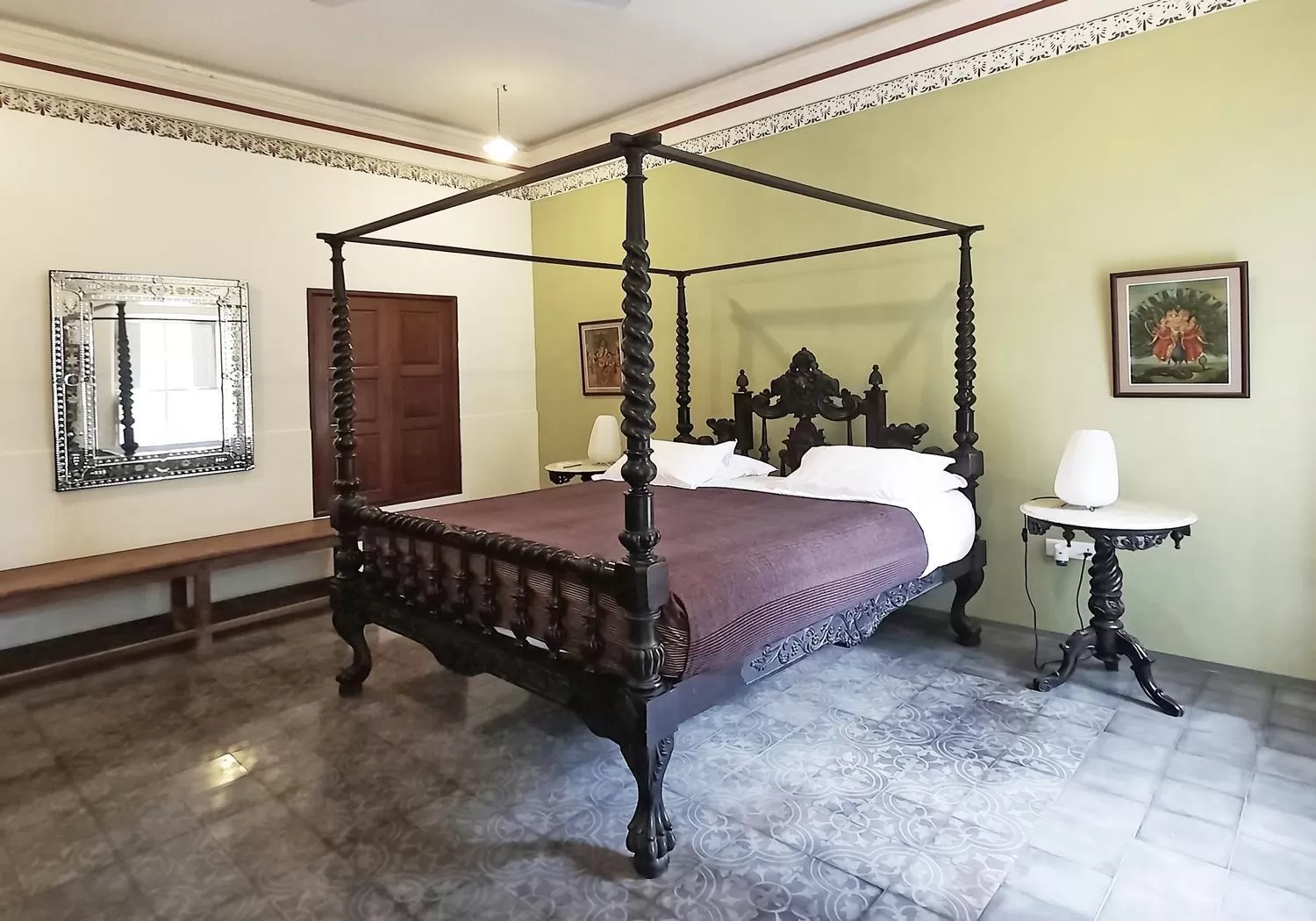 Bed in Saratha Vilas Chettinad