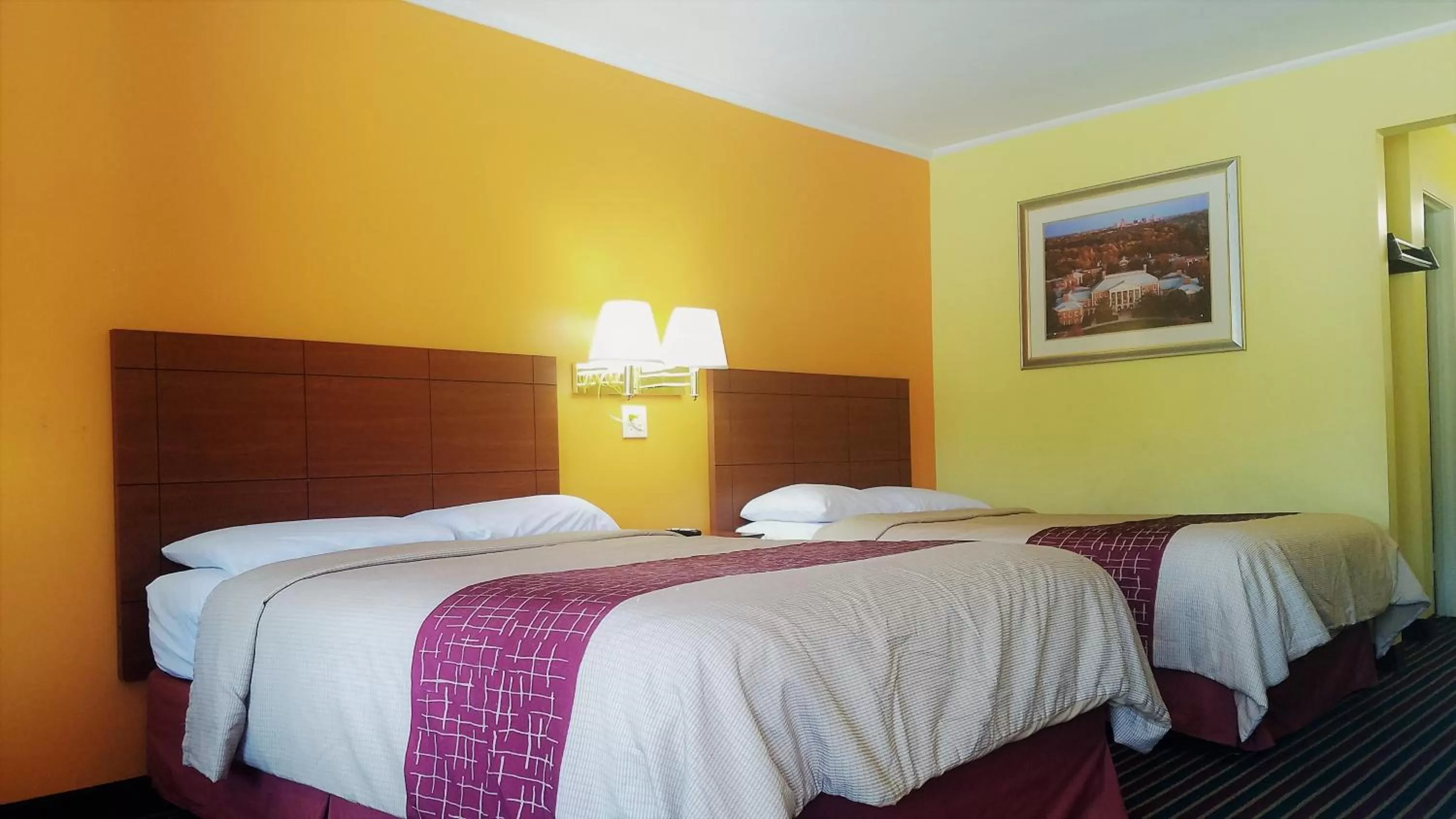 Family, Bed in Roadway Inn Troy