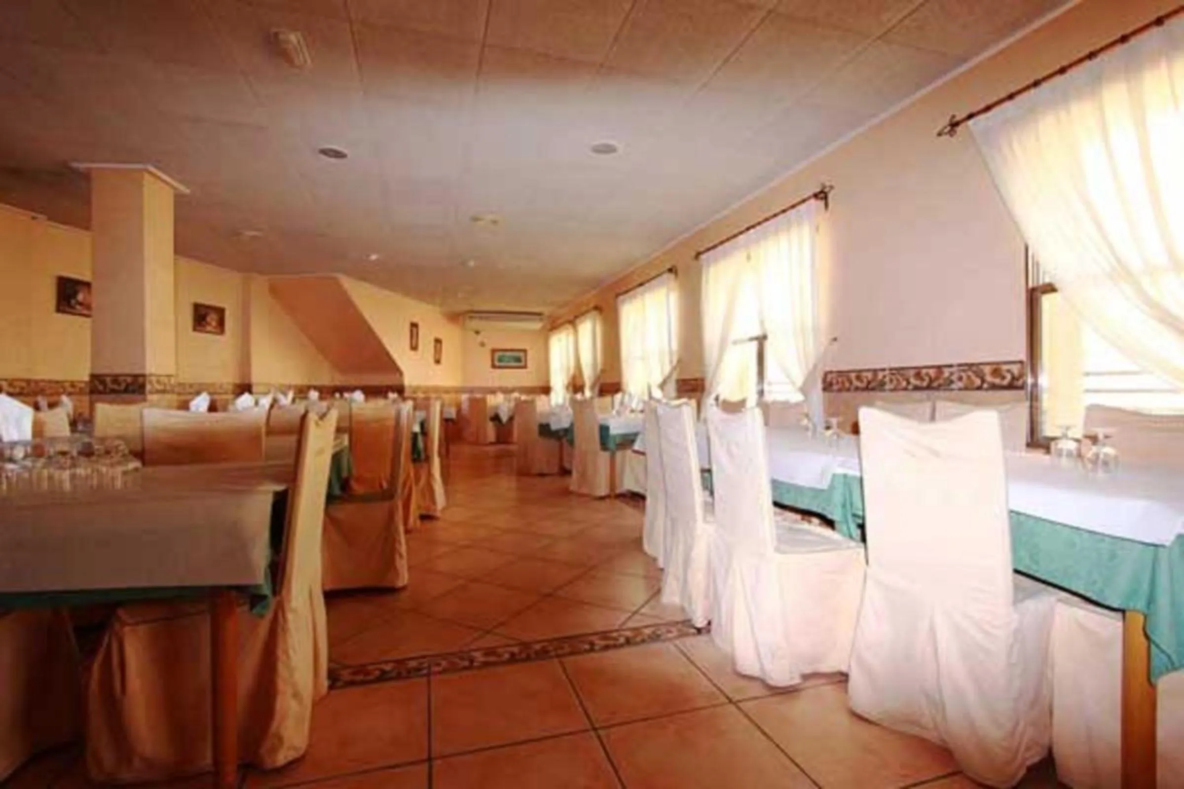 Restaurant/places to eat in Hotel Paloma