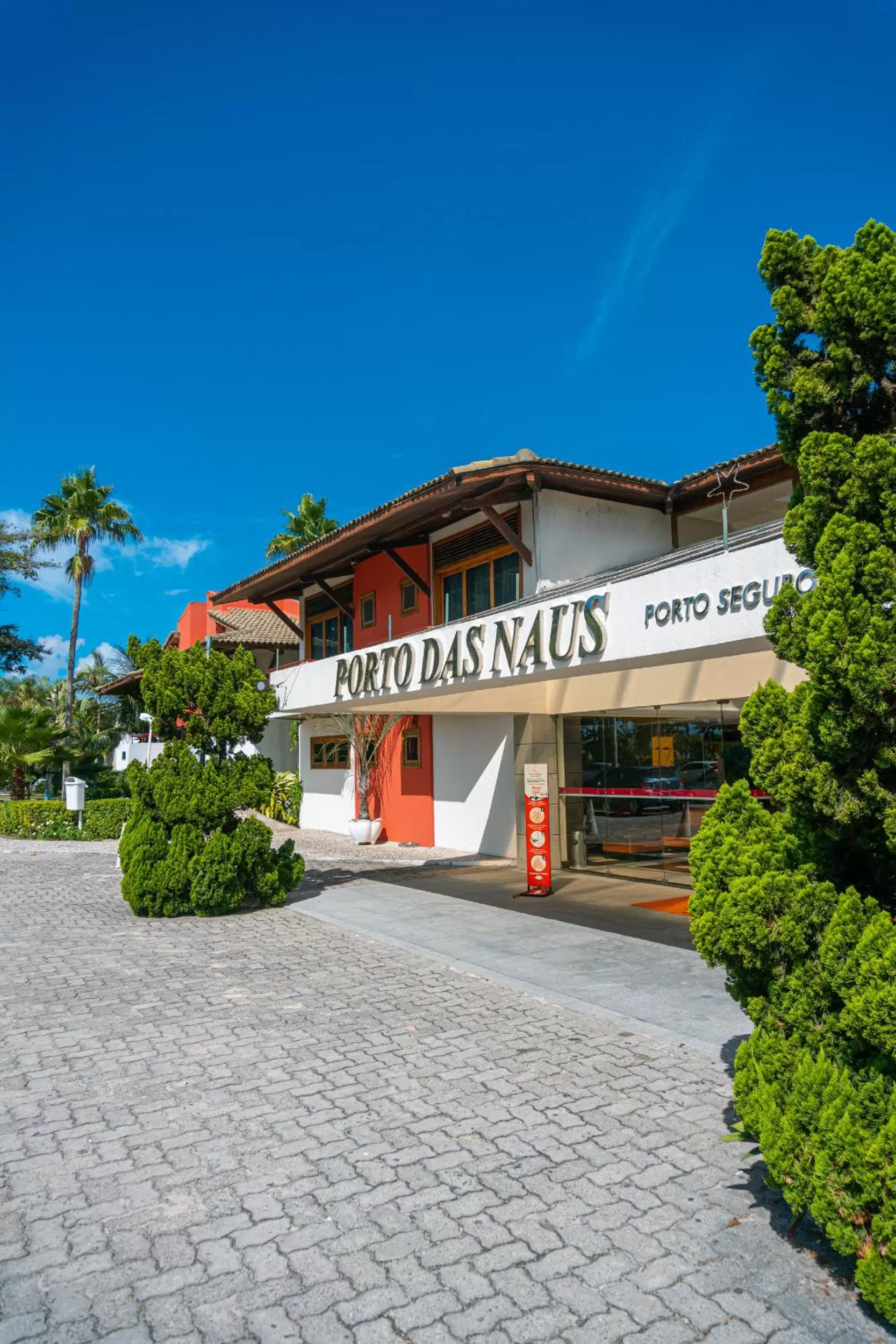 Facade/entrance in Porto das Naus Praia Hotel
