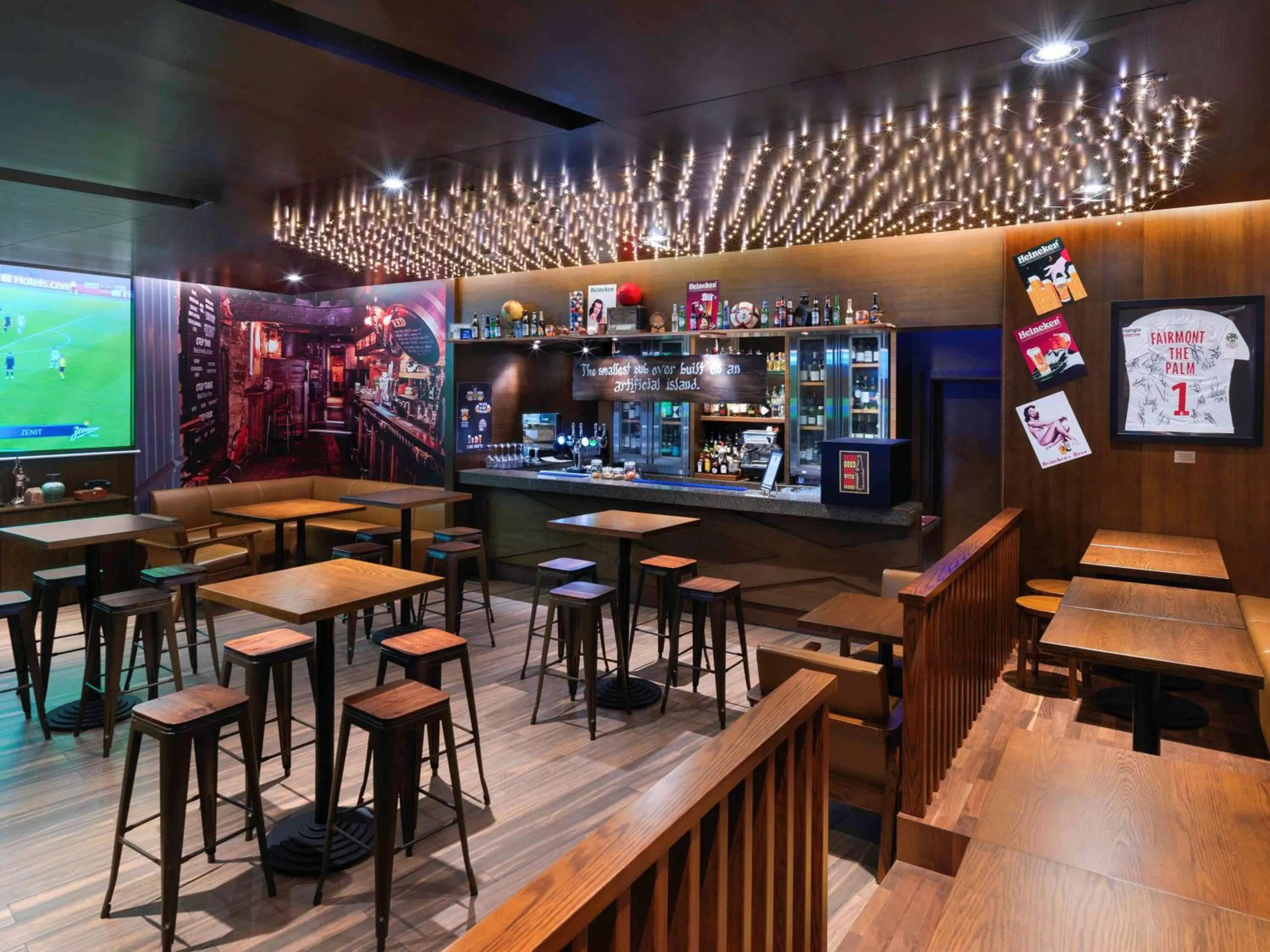 Lounge or bar in Fairmont The Palm