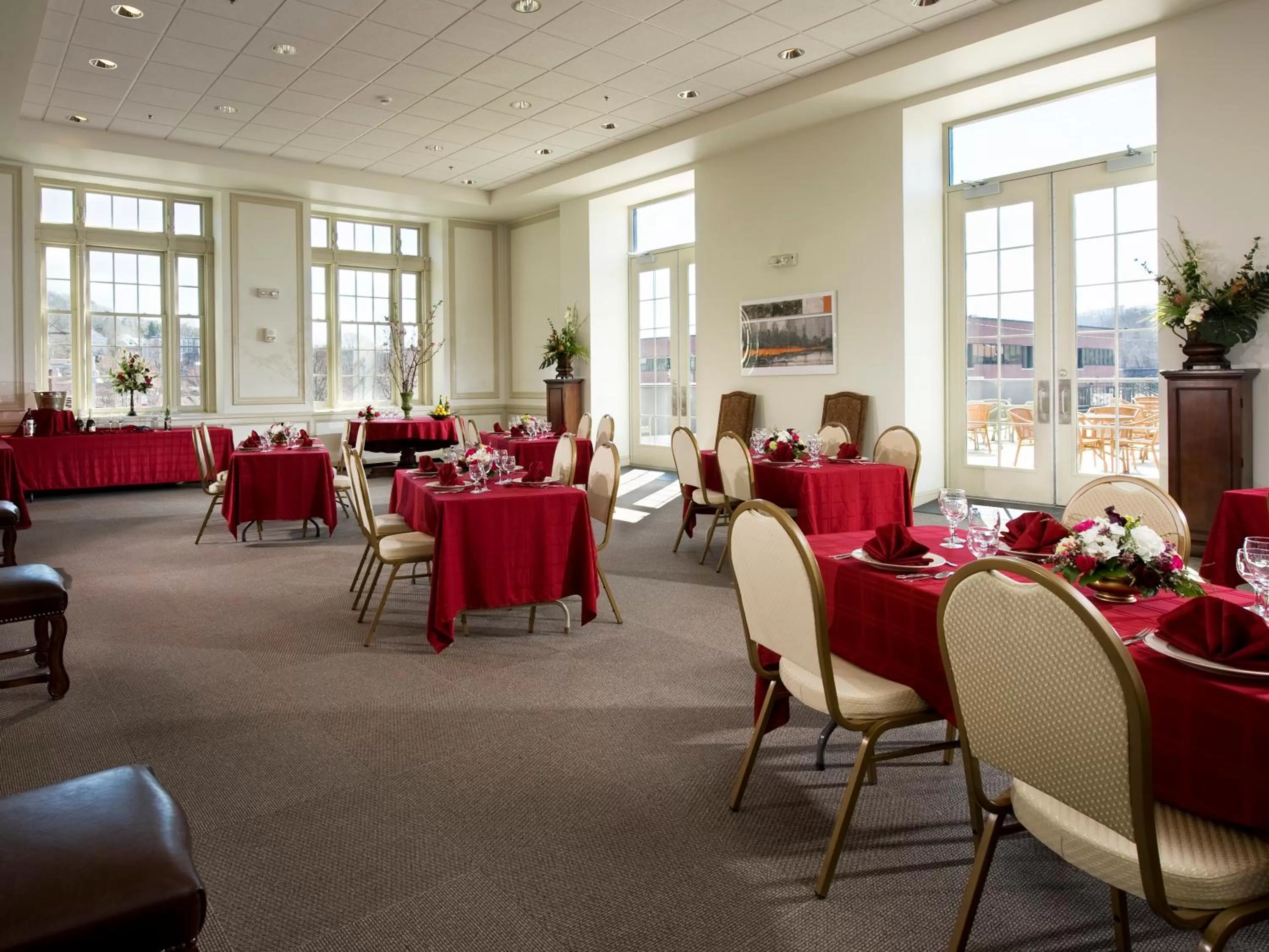 Restaurant/places to eat in Grand Eastonian Hotel & Suites