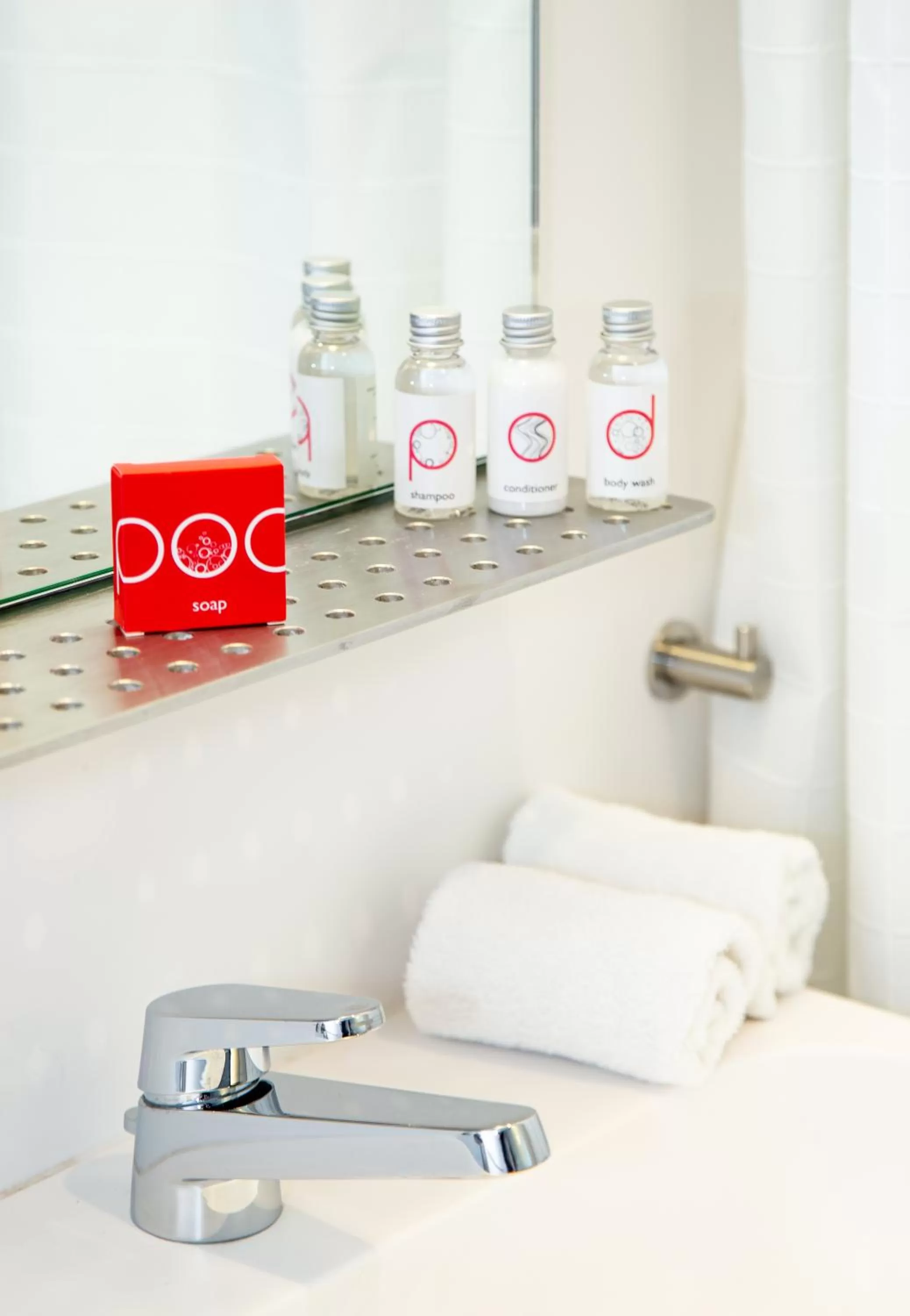 Shower in Pod Brooklyn