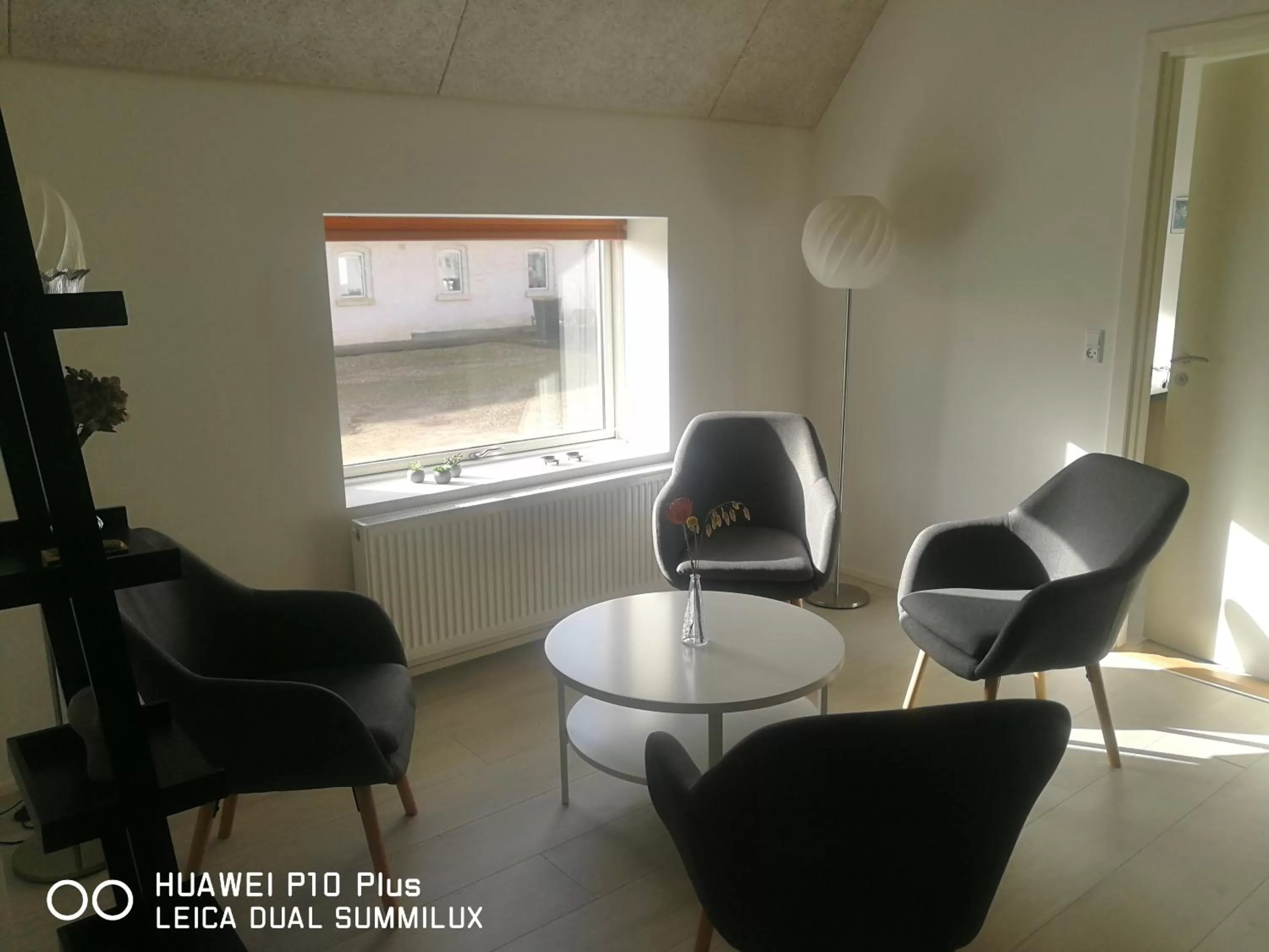 Seating area in Landevejens B&B Holstebro