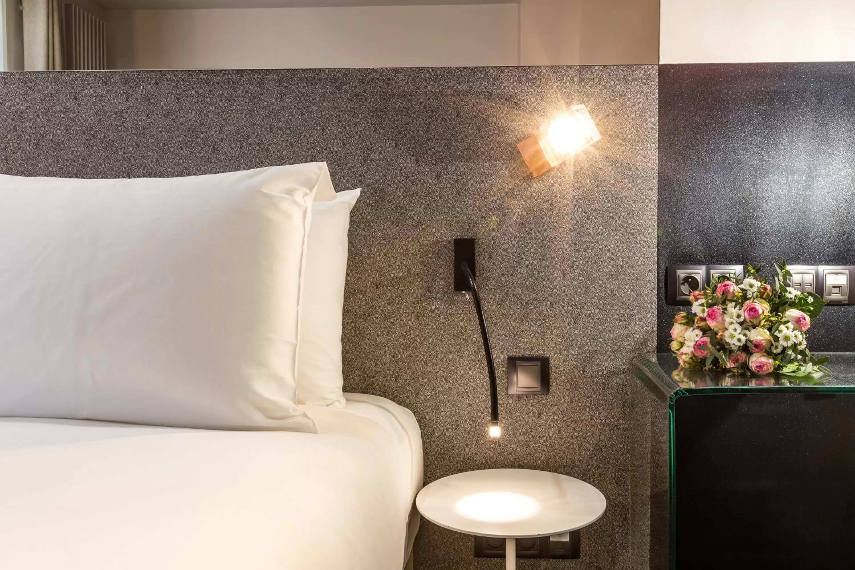 Decorative detail, Bed in Hotel Duette Paris