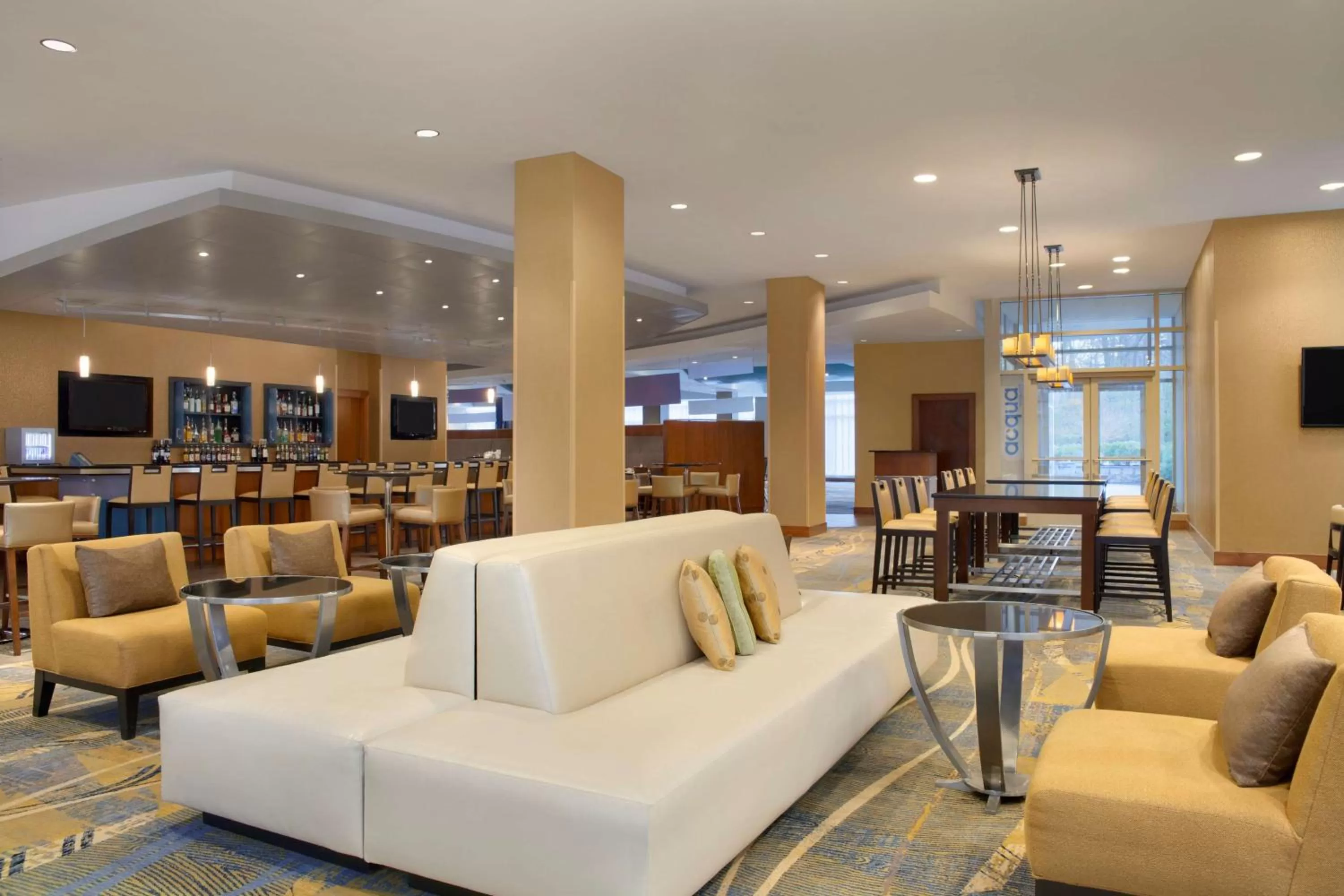Lobby or reception in Hilton Baltimore BWI Airport
