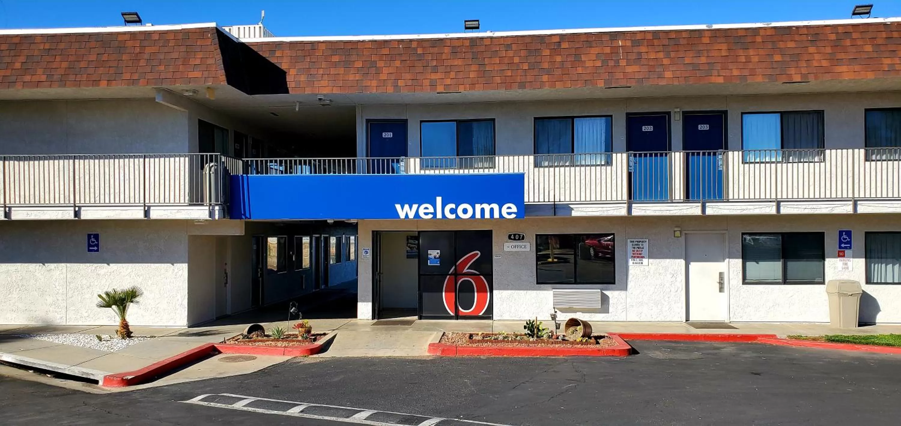 Property building in Motel 6-Palmdale, CA