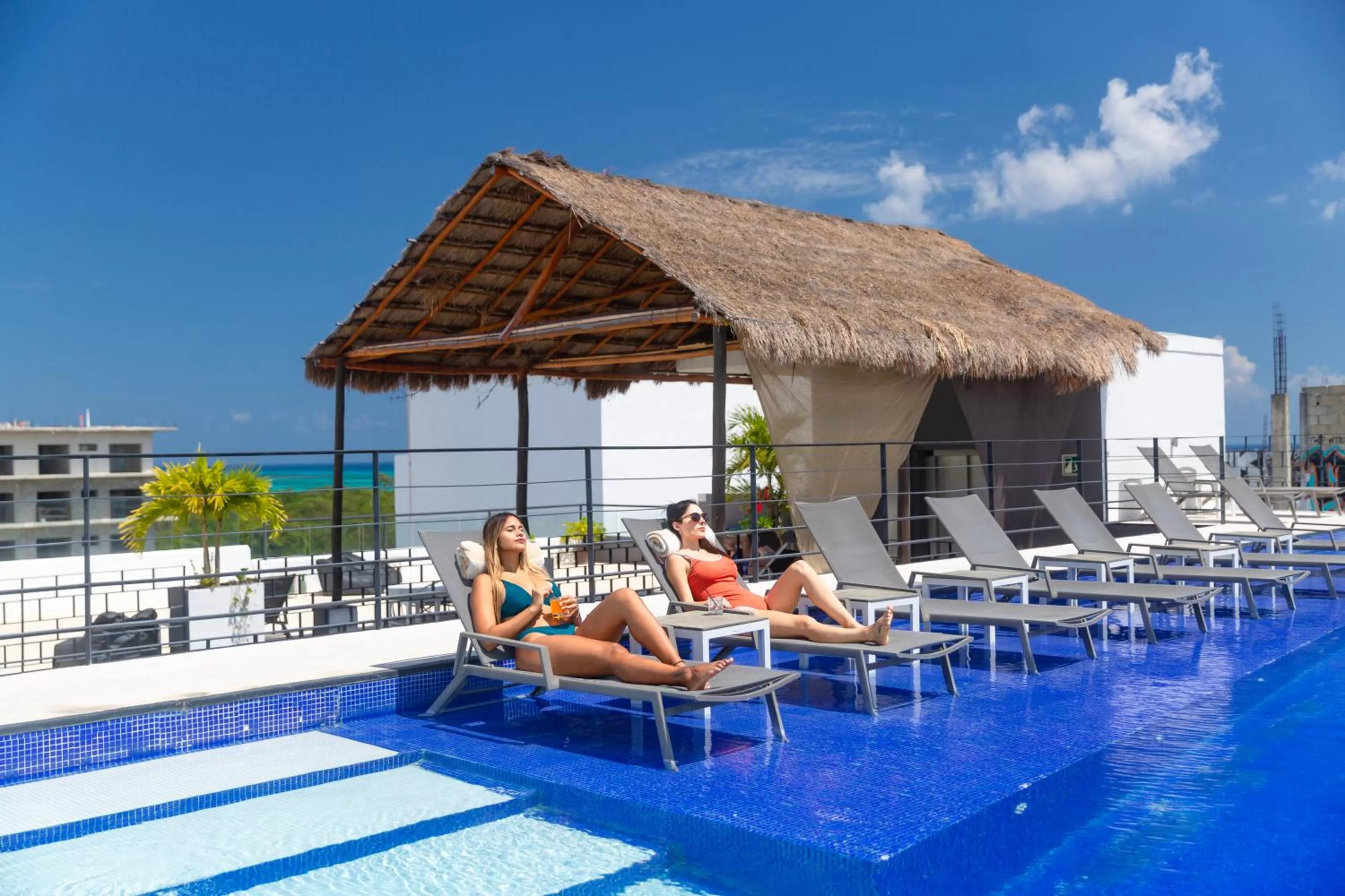 Swimming pool in Hotel 52 Playa del Carmen