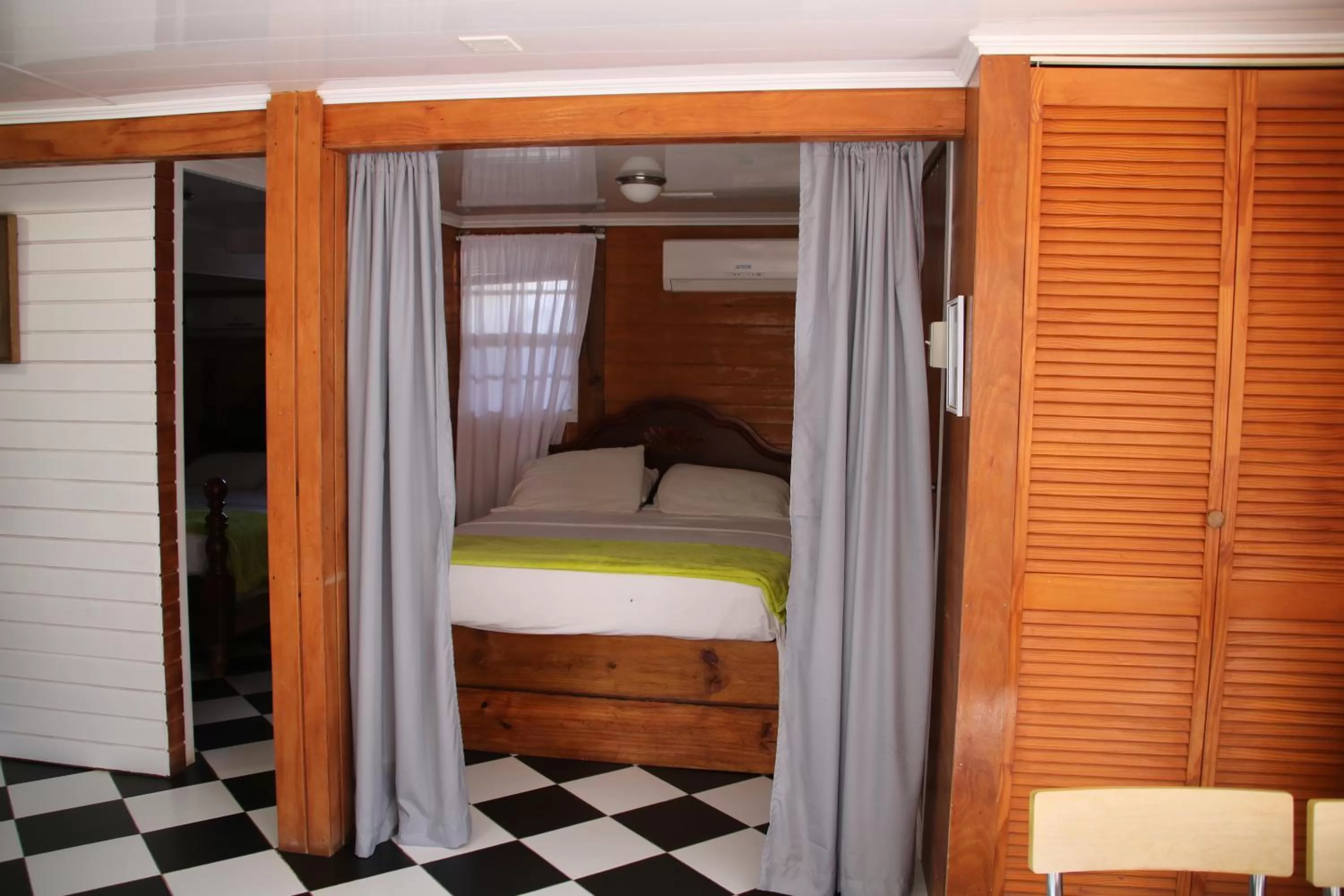 Photo of the whole room, Bed in Coral Reef Beach