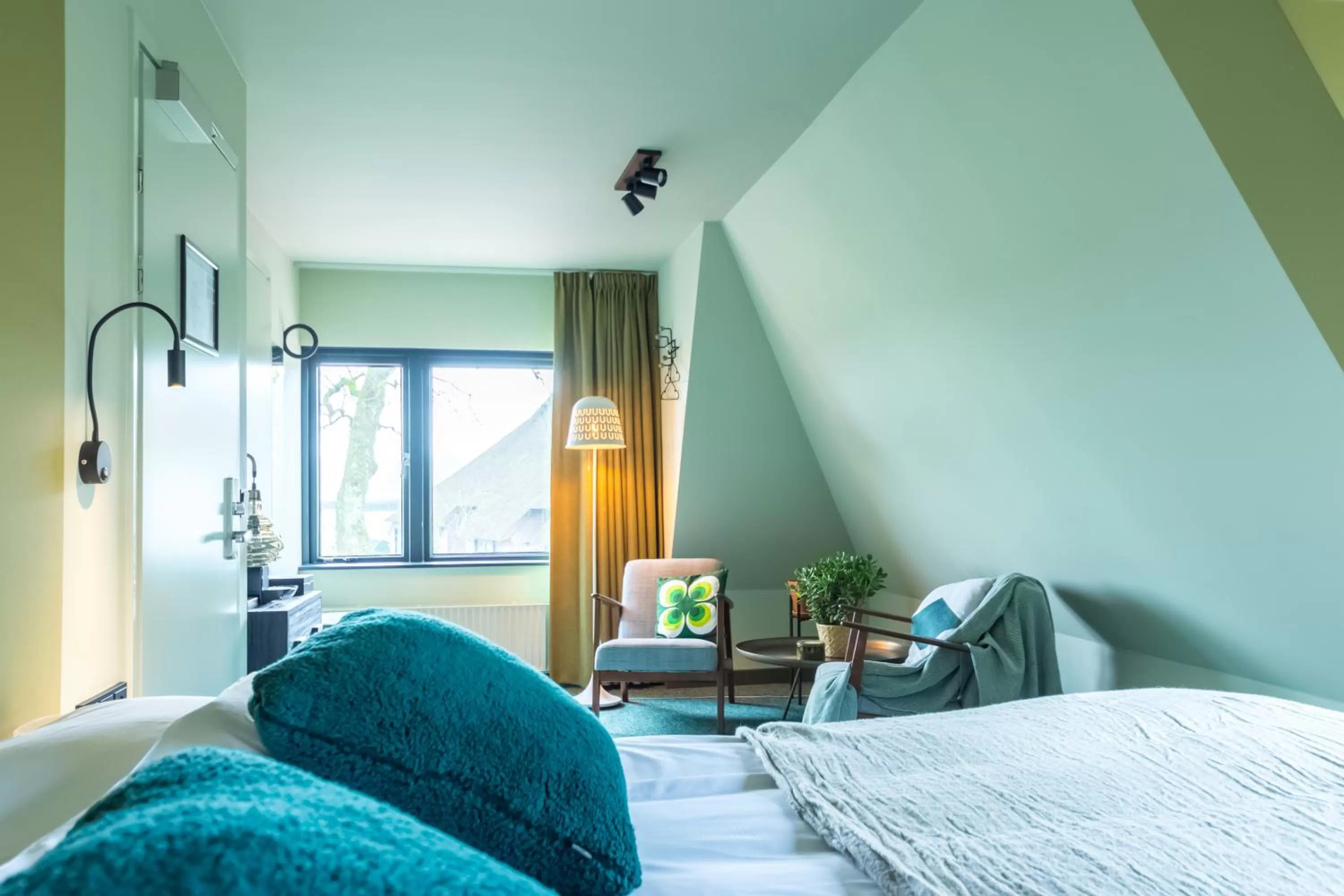 Photo of the whole room, Bed in LUDIEK eten en slapen