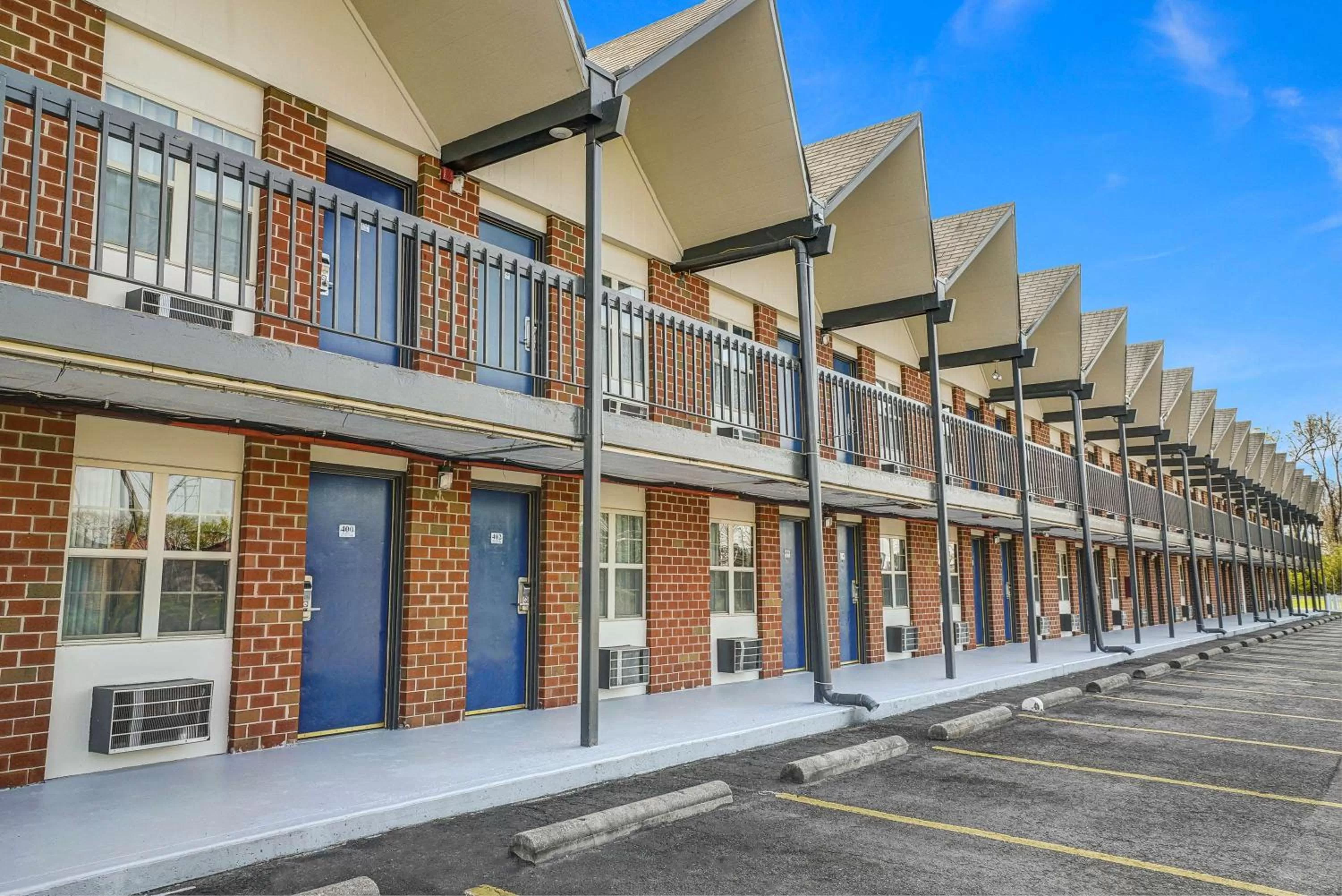 Property building in Motel 6 Carlisle, PA - Cumberland Valley