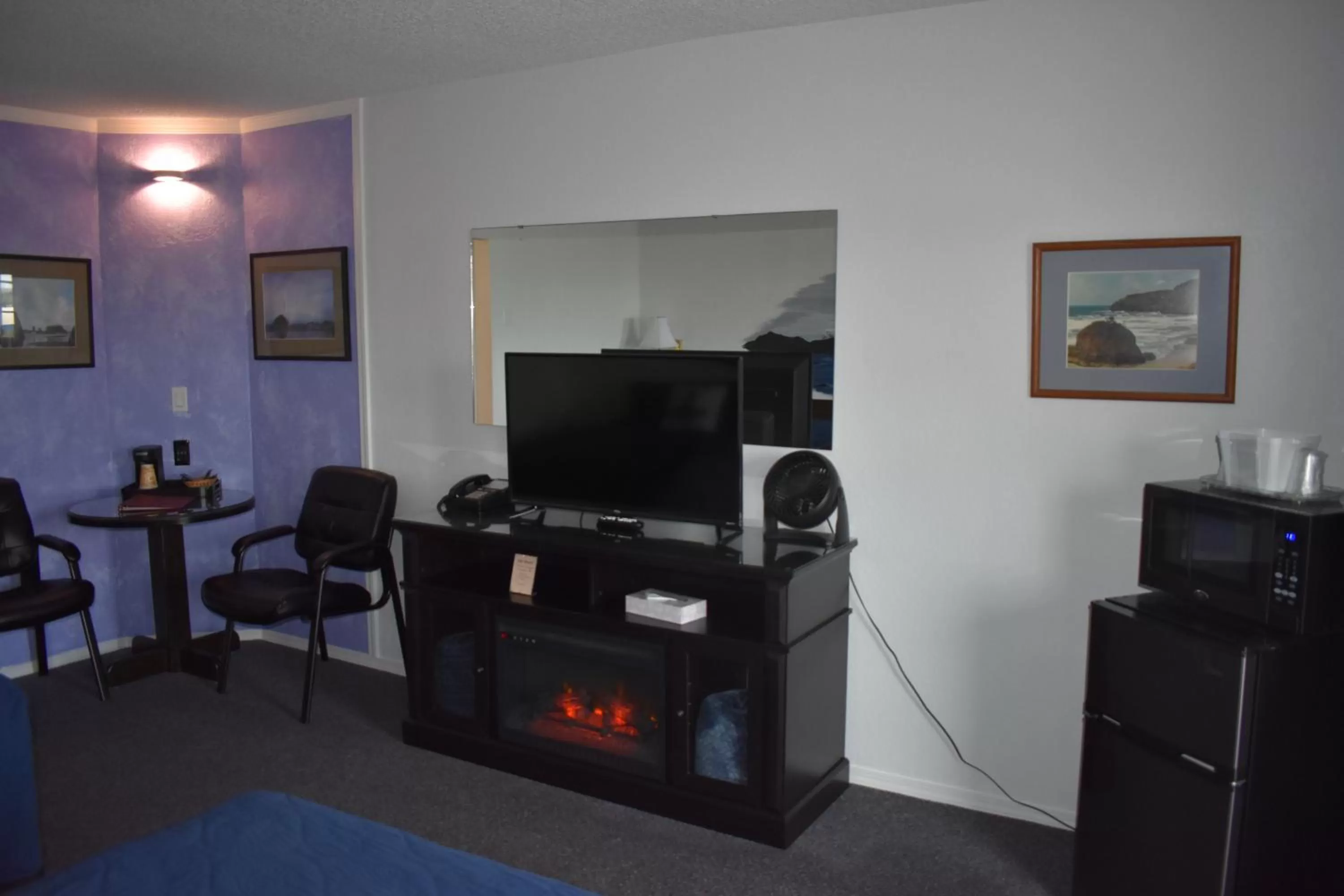 TV/Entertainment Center in Lighthouse Cove Inn